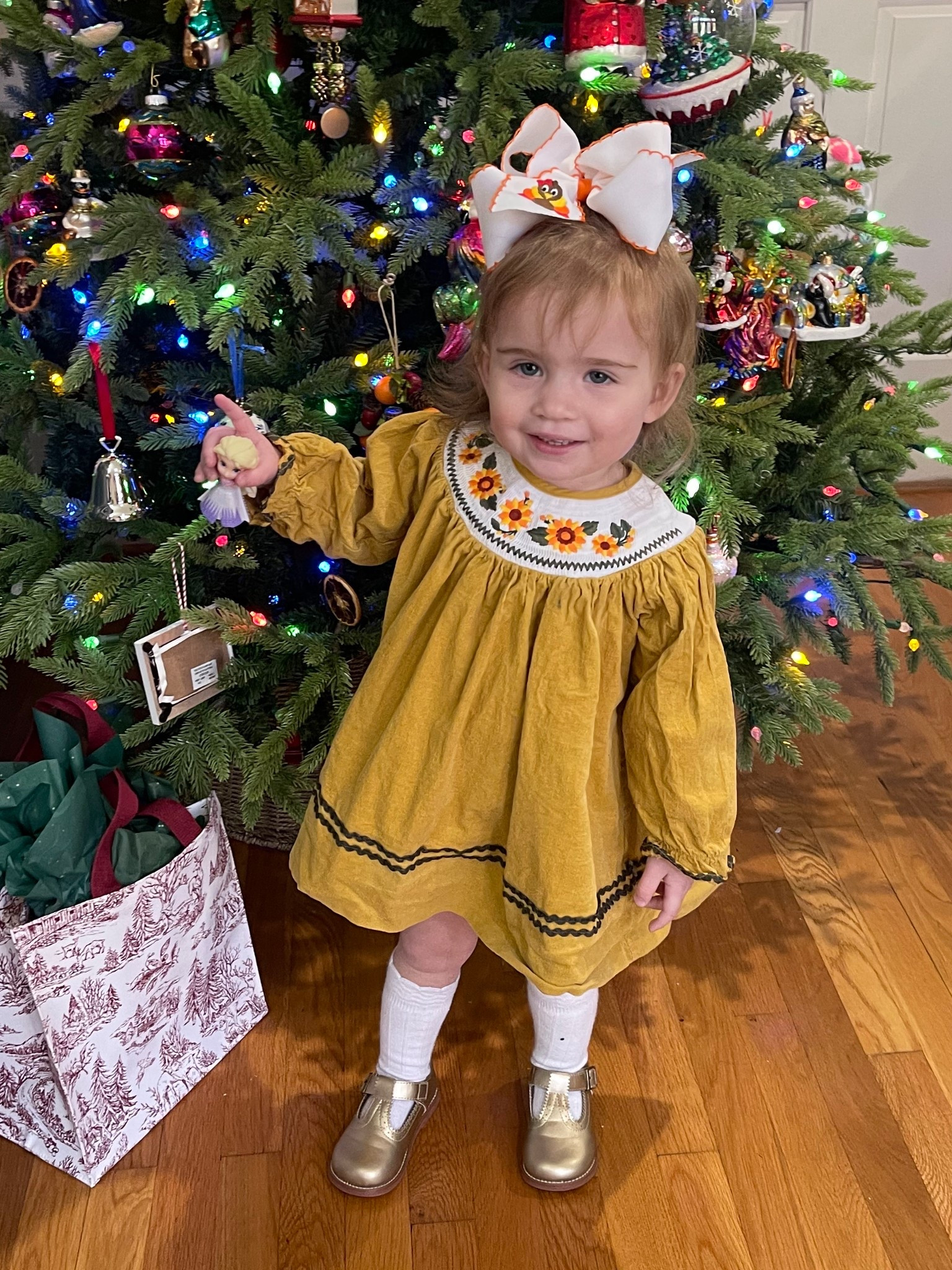 🍁✨ Sweet Holiday Sunflower Style ✨🎄

Caroline’s little sunflower corduroy dress is the cutest for both Thanksgiving and Christmas décor moments — the warm mustard color pops beautifully against the tree lights and all your festive ornaments. Paired with her gold Mary Janes, knee-high socks, and the sweetest embroidered holiday bow, it’s a timeless little-girl look that works all season long. Perfect for family photos, holiday gatherings, and twirling around the Christmas tree. 💛🎁🌻

At the bottom of your LTK post, organically work in:
baby girl outfits, toddler holiday outfits, Thanksgiving toddler style, Christmas toddler outfit ideas, Amazon baby girl dresses, toddler Mary Jane shoes, holiday picture outfit, festive family photos, toddler socks knee high, holiday bow for girls, Christmas tree decor, Thanksgiving decor ideas, classic children’s clothing

#LTKKids #LTKHome #LTKHoliday

#LTKHome #LTKHoliday #LTKKids
