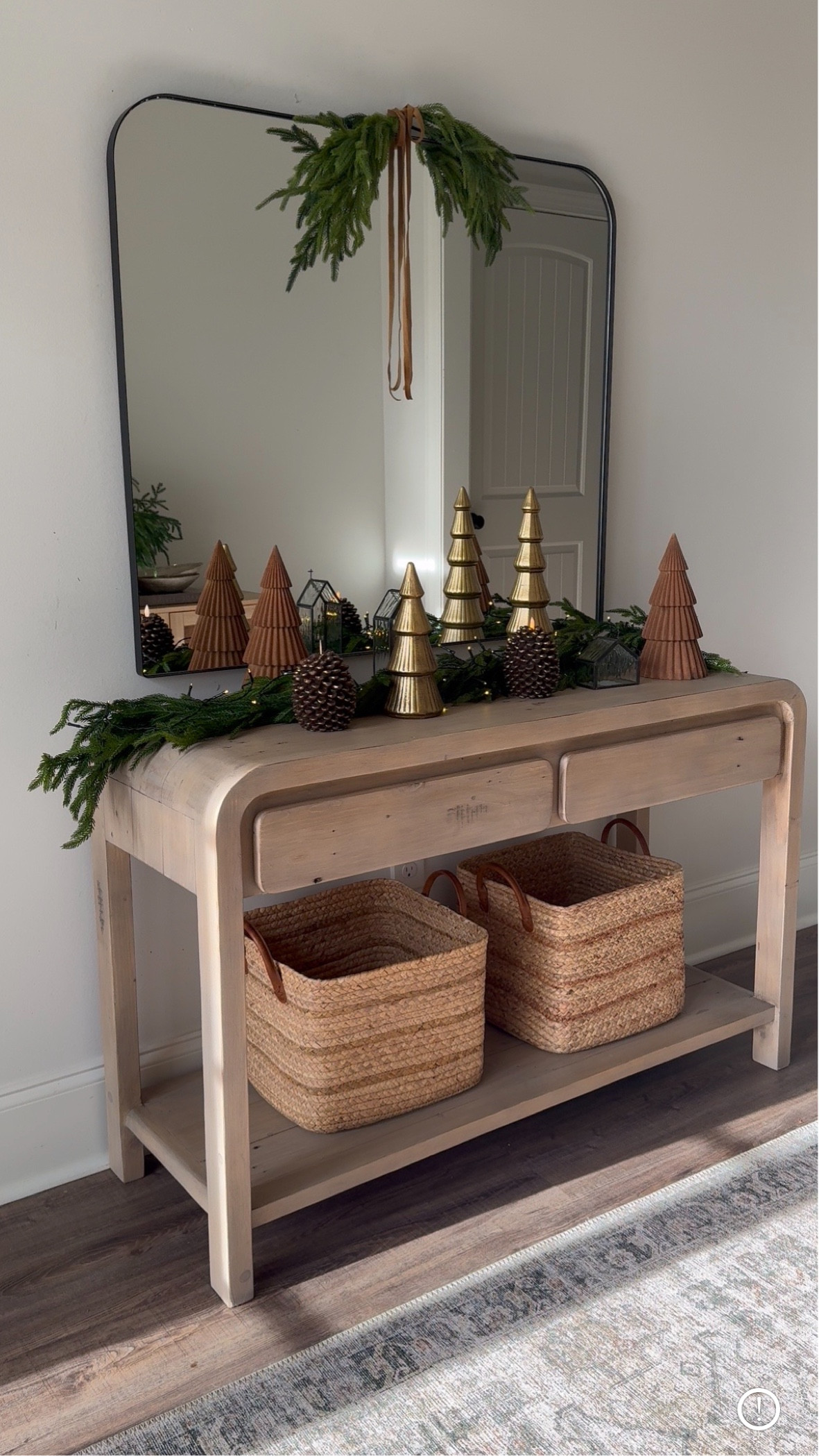 Holiday entryway styling ✨

Console table
Reclaimed wood table
Mirror
Arch mirror

#LTKHoliday #LTKhome