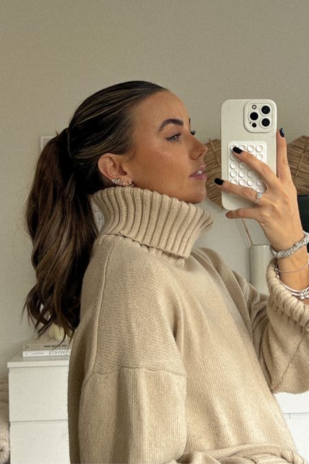 Simple neutral roll neck jumper from the high street - autumn essential! 