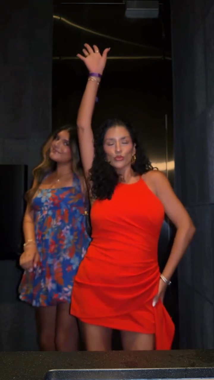 When in VEGAS💃🏻💃🏻
.
.
.
@southwestair @getaways @spaweekendmovie @fontainebleaulasvegas #SpaWeekend #Getaways #Girlsweekend