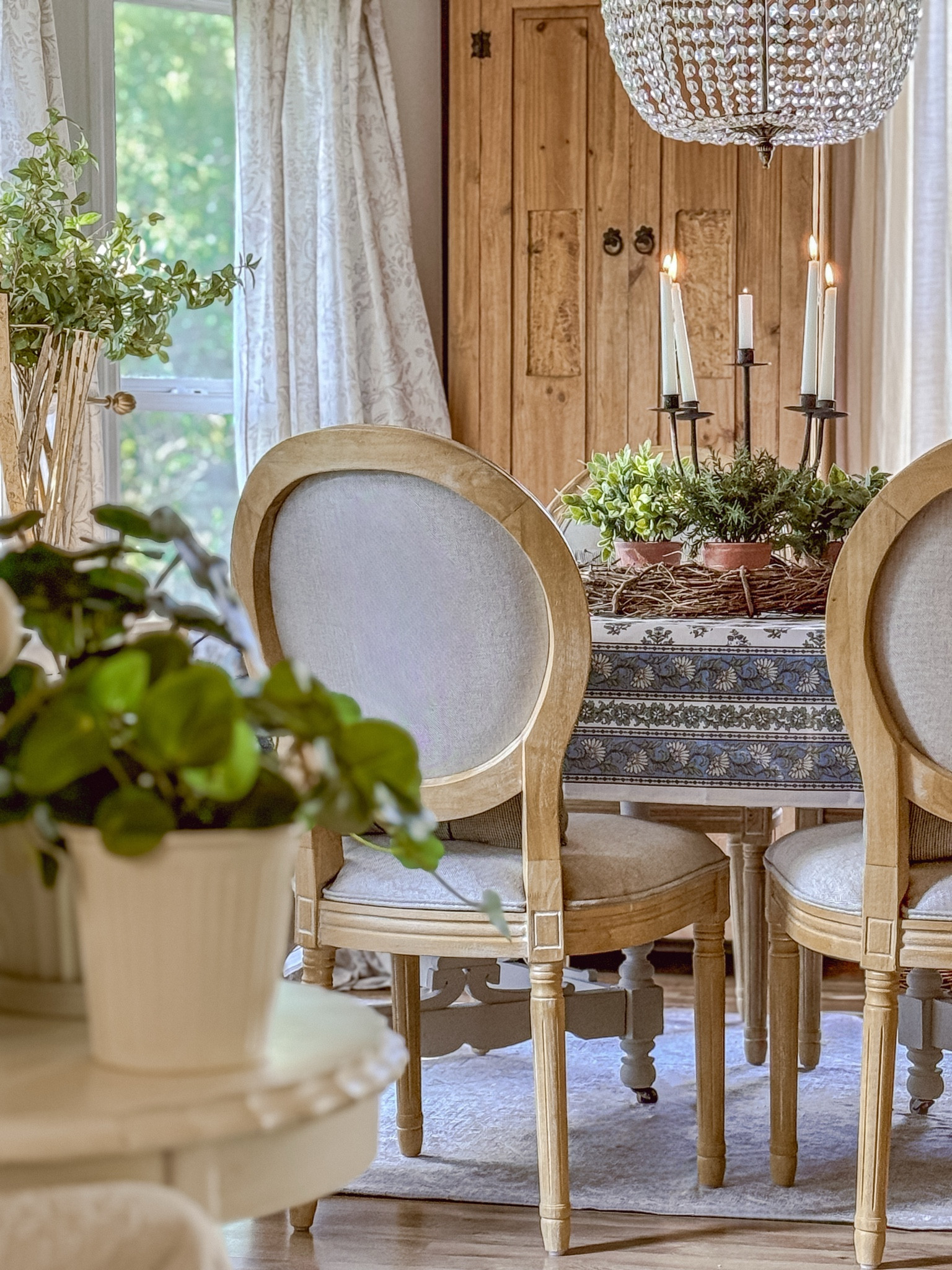 Cozy simple cottage inspired dining tablescape. 🤍

#LTKSaleAlert #LTKHome #LTKSeasonal