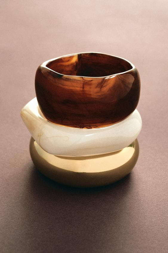 We use first-party and third-party cookies for analytical purposes and to show you advertising re... | Zara Canada