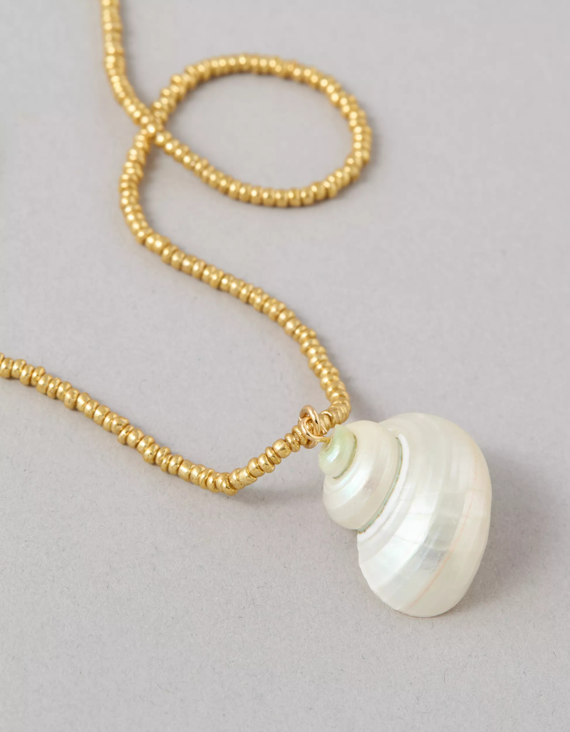 AEO Seashell Pendant Necklace | American Eagle Outfitters (US & CA)