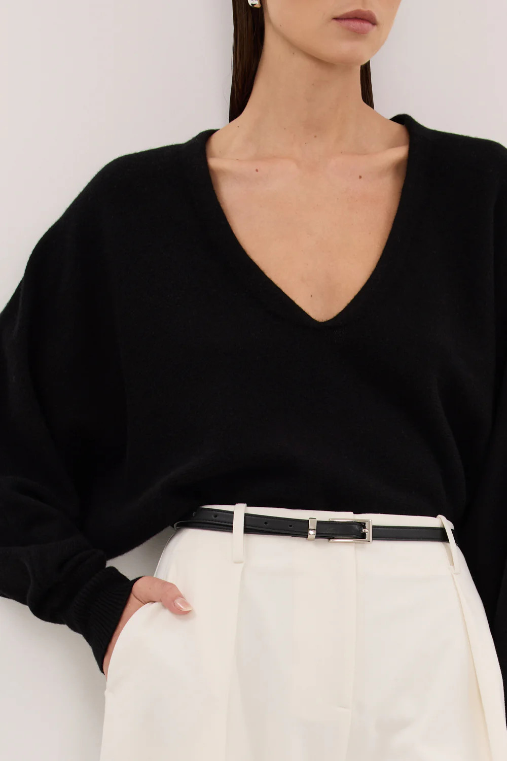 LUMI BLACK V NECK MERINO KNIT JUMPER | DISSH