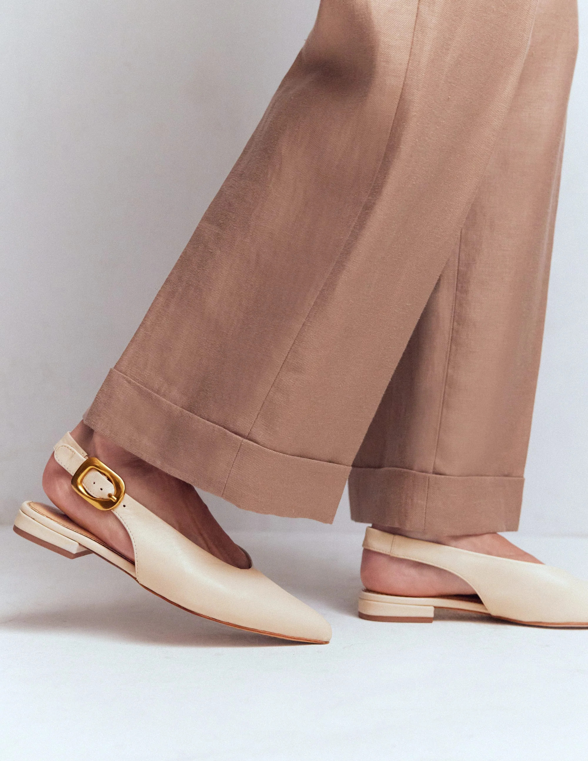 Hochgeschnittene, flache Schuhe mit spitzem Zehenbereich-Beige | Boden DE