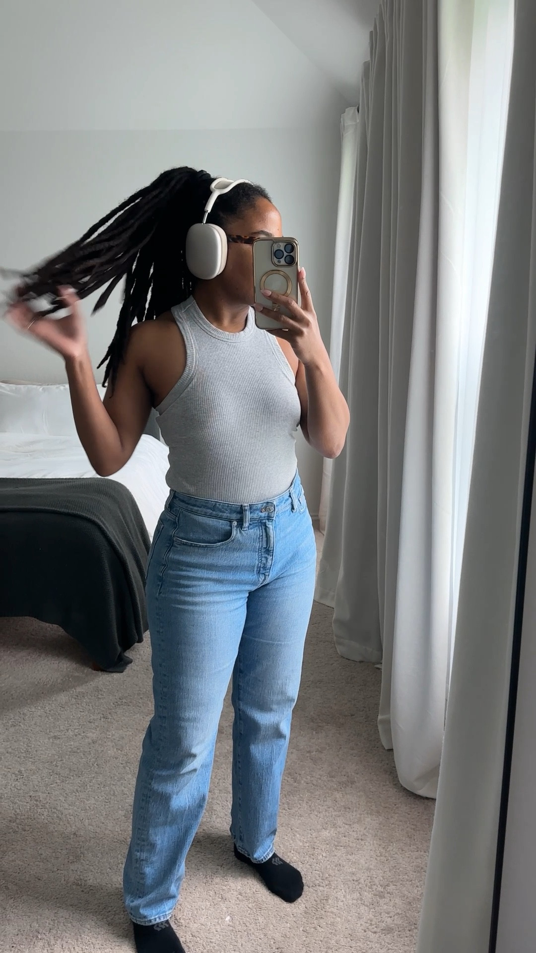 Minimal style | minimalist outfit | curvy fit denim

#LTKautumn #LTKStyleTip #LTKFindsUnder100