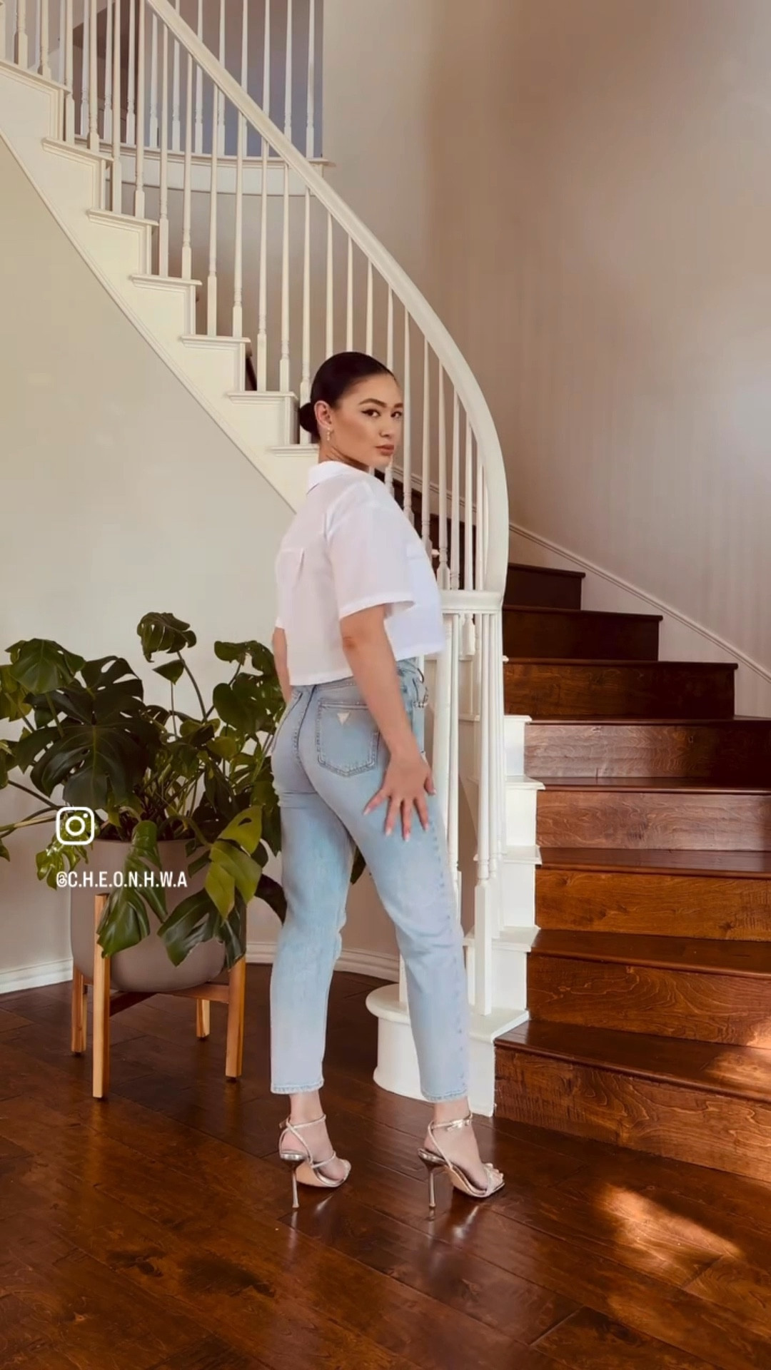 3 SIMPLE WAYS to wear a WHITE BASIC SHIRT 👚🤍