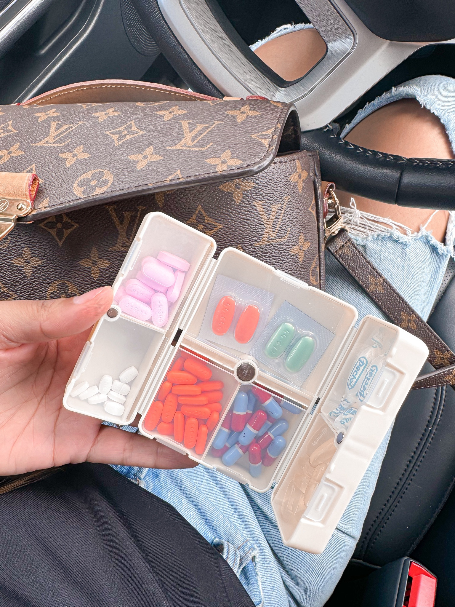 What’s in my purse?!👛 
ALL the things 🙂‍↔️

#LTKFindsUnder50