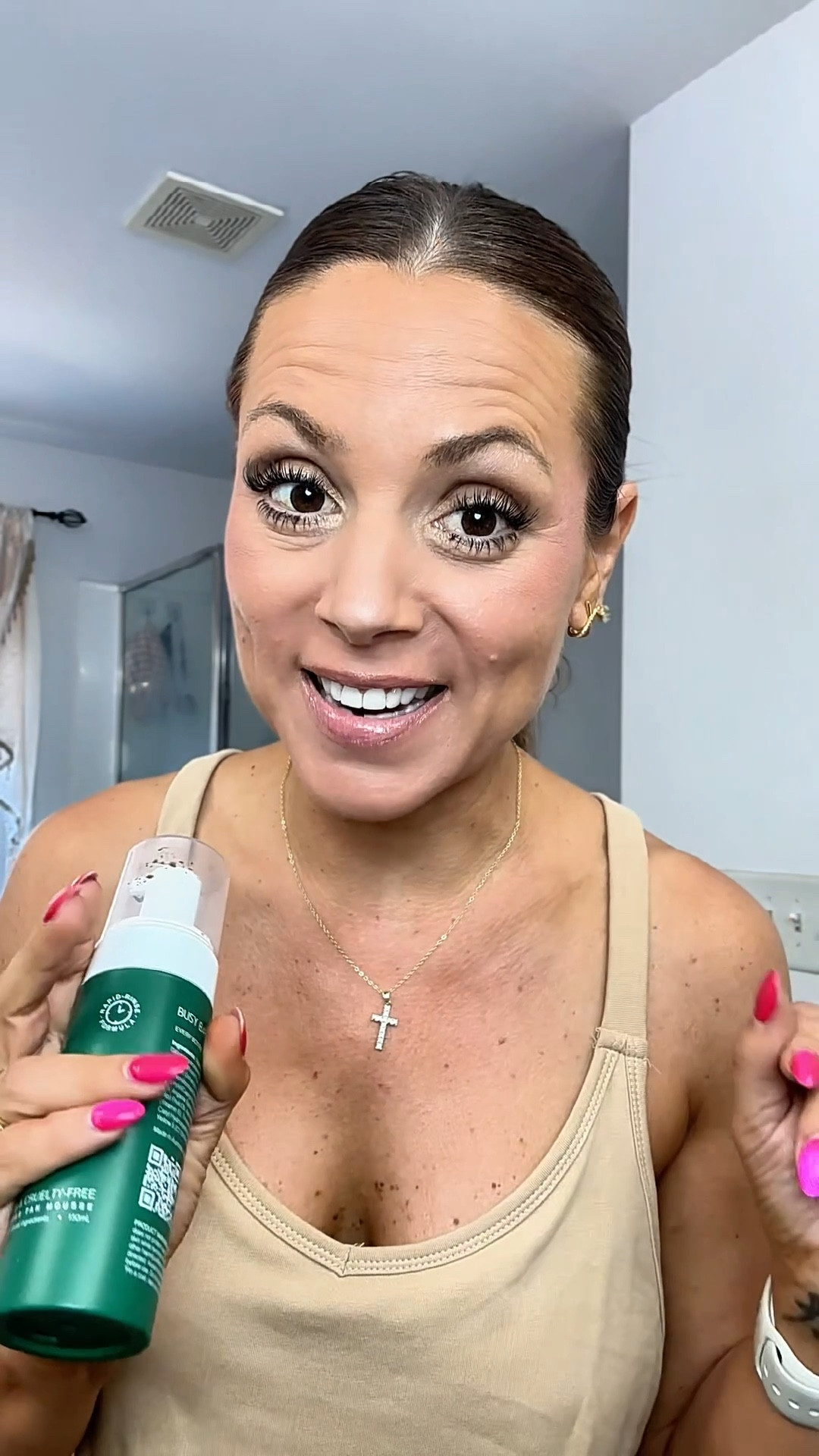 Yesterday I tested the Busy Babe Golden Nights Express Tan, which is an express self tanning mousse that you can leave on for 1 hour for a light glow, 2 hours for a medium tan, or 3 hours for a dark tan.

Since I love a deeper bronzed glow, I left mine on for the full 3 hours before rinsing.

What makes this express self tanner different is that the tan continues developing over the next 24 hours, which is how it deepened into this color today.

• • #selftanner
• • #sunlesstan
• • #expresstan
• • #beautyover40
• • #beautyfinds
