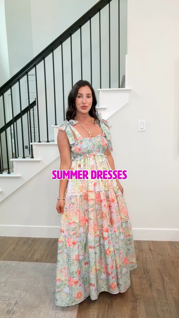 Summer floral dresses that are perfect for all occasions! 



@chicwish #momfriendlyfashion #summerdresses #springdresses #summerfashion