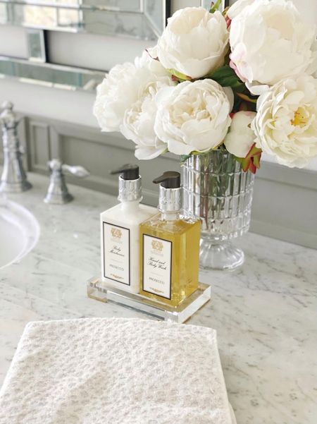 Antica Farmacista hand soap and lotion sets are my favorite!  Love the acrylic tray. 






Bathroom, powder room, @anticafarmacista toiletries, housewarming gift, 

#LTKhome #LTKGiftGuide