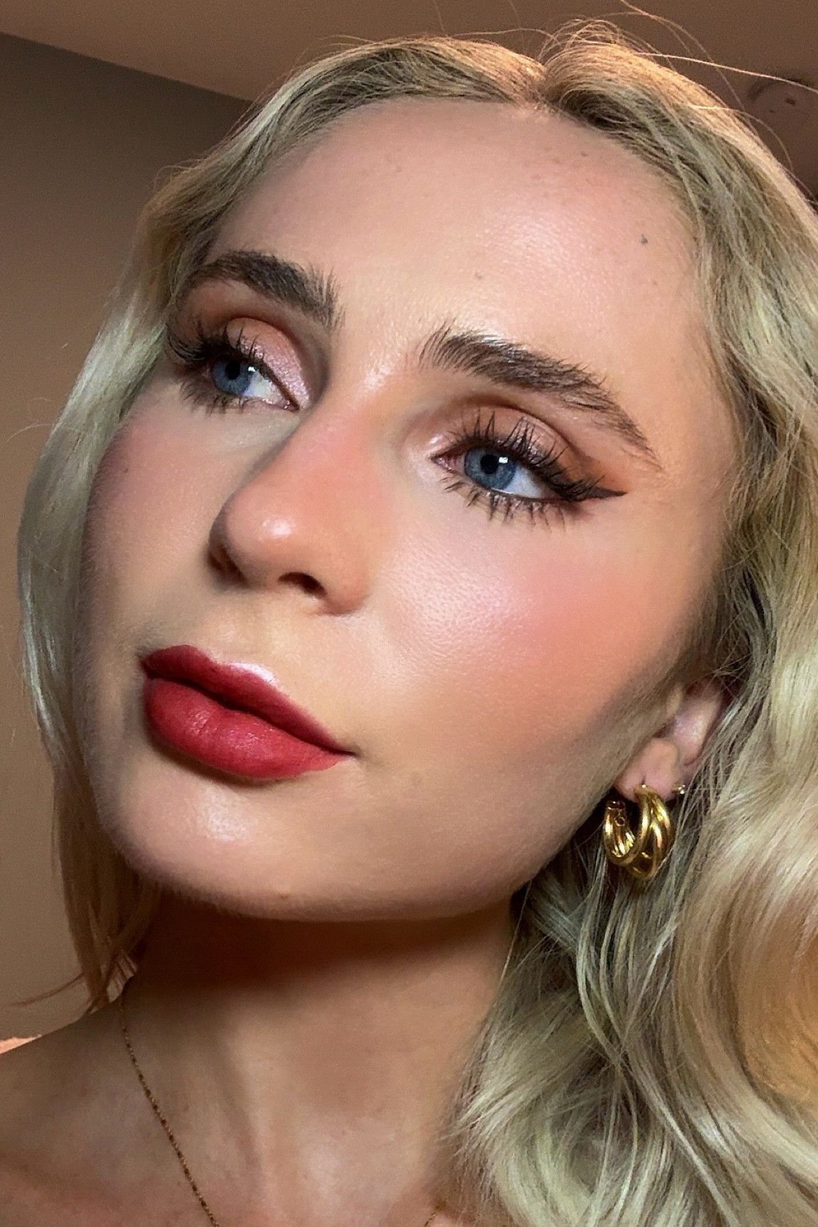 Red lip & eyeliner full glam 💋