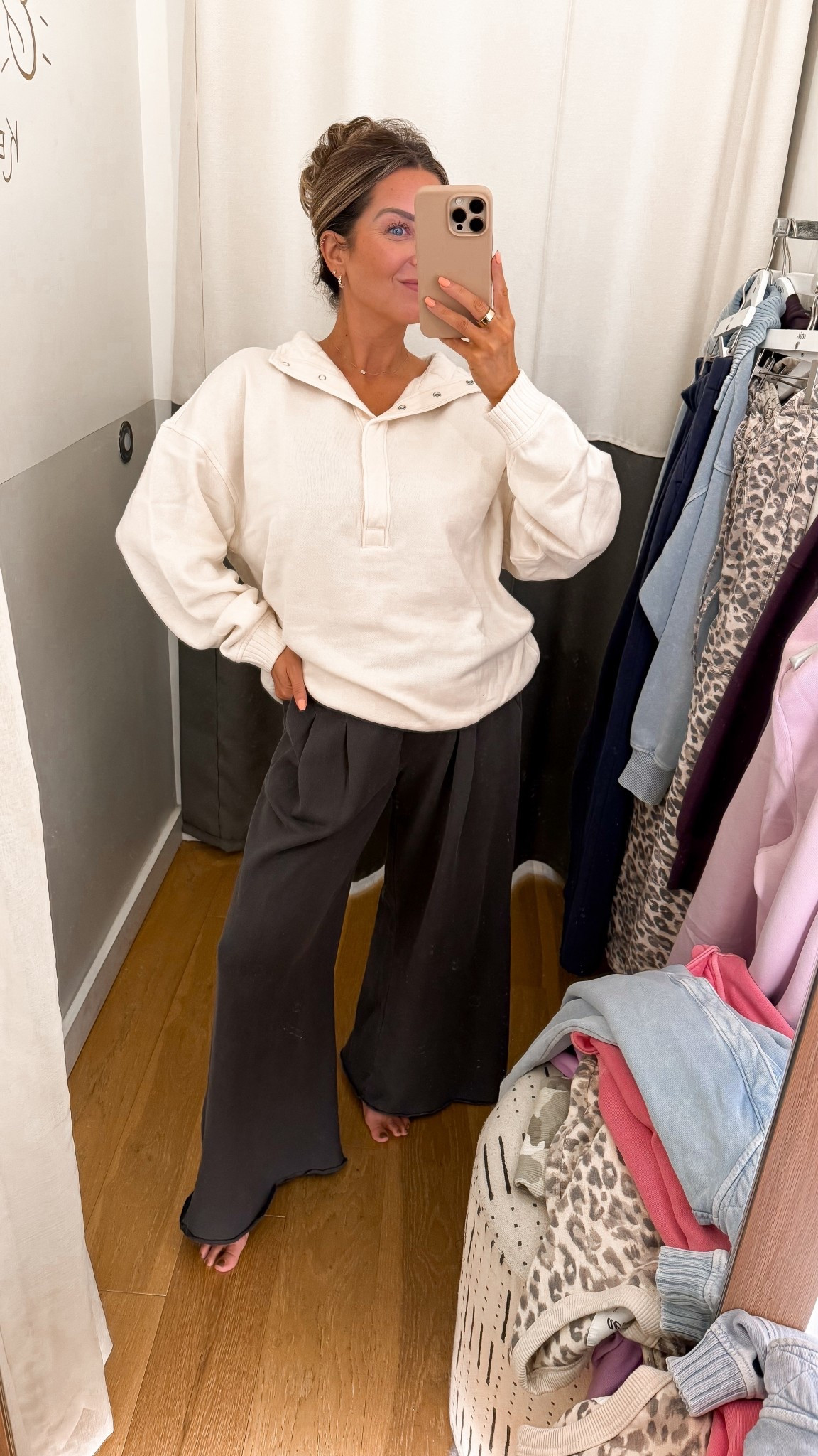 30-50% Off EVERYTHING at Aerie! 😮‍💨👏🏼🍂

Cozy season is here, and I rounded up 13 Fall looks that you’ll never want to take off! Comfy ✔️ Oversized ✔️ ON SALE ✔️

These are perfect for lounging, layering, and living in all fall long! 

Sweatshirt - Small
Pants - Medium short length