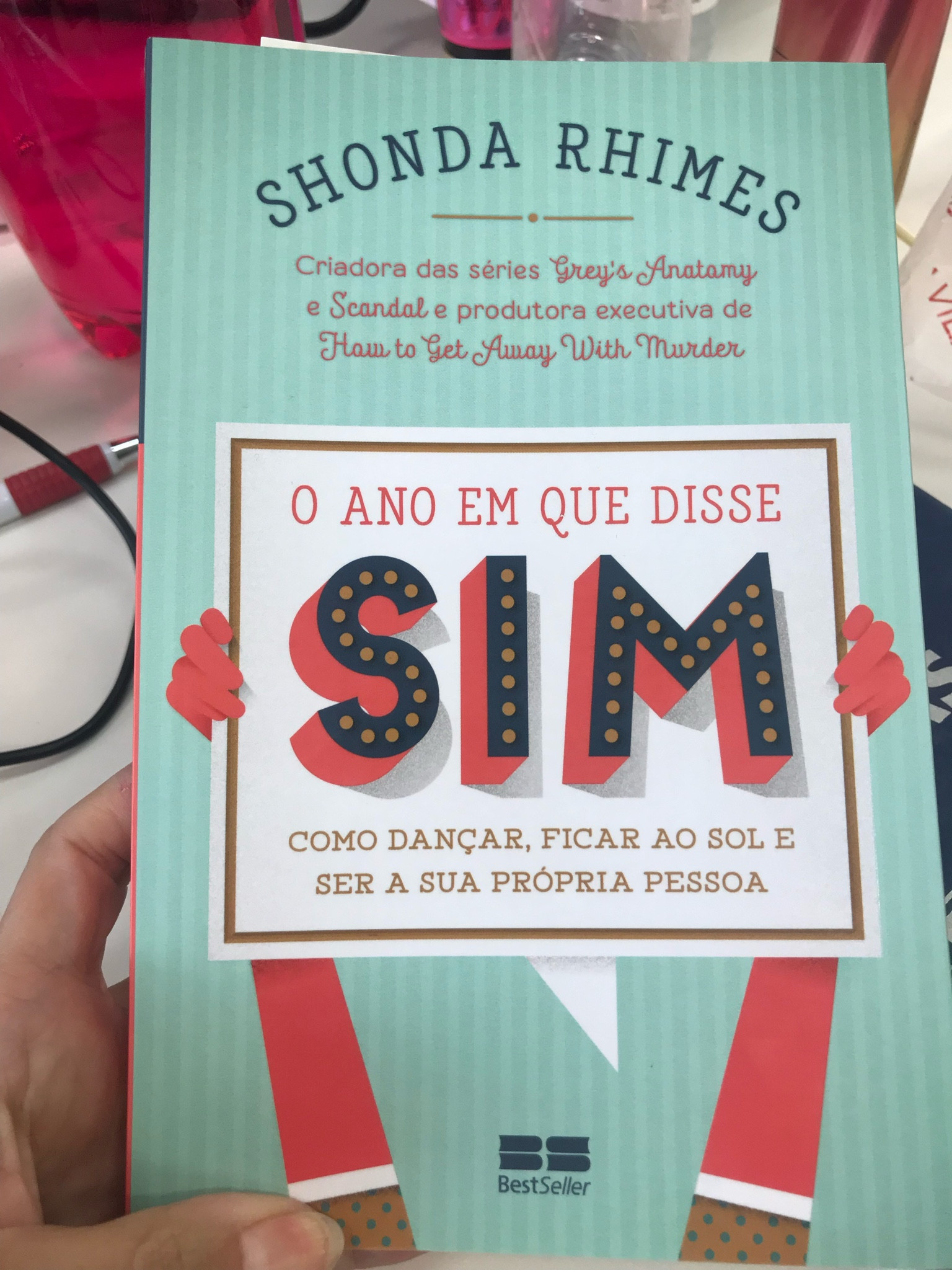 Esse livro foi uma virada de chave na minha vida e eu recomendo muuuito! Ele é sensacional e ainda foi escrito pela autora de Greys Anatomy e Bridgerton ! Te convenci ? Só leia 🫶🏻

#LTKover40 #LTKbrasil #LTKGiftGuide
