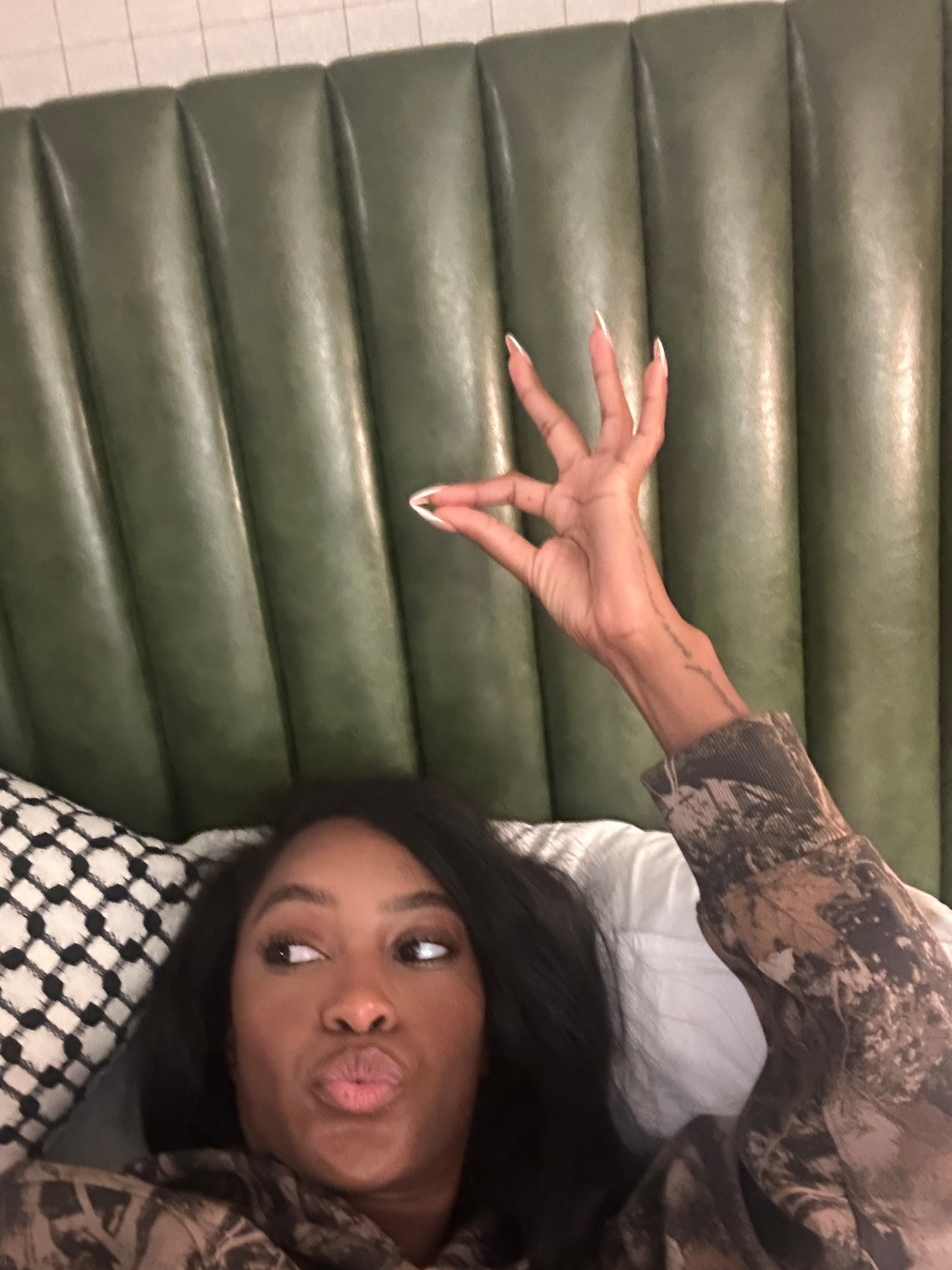 Never getting over this sweat suit. Abercrombie men’s kills it!!