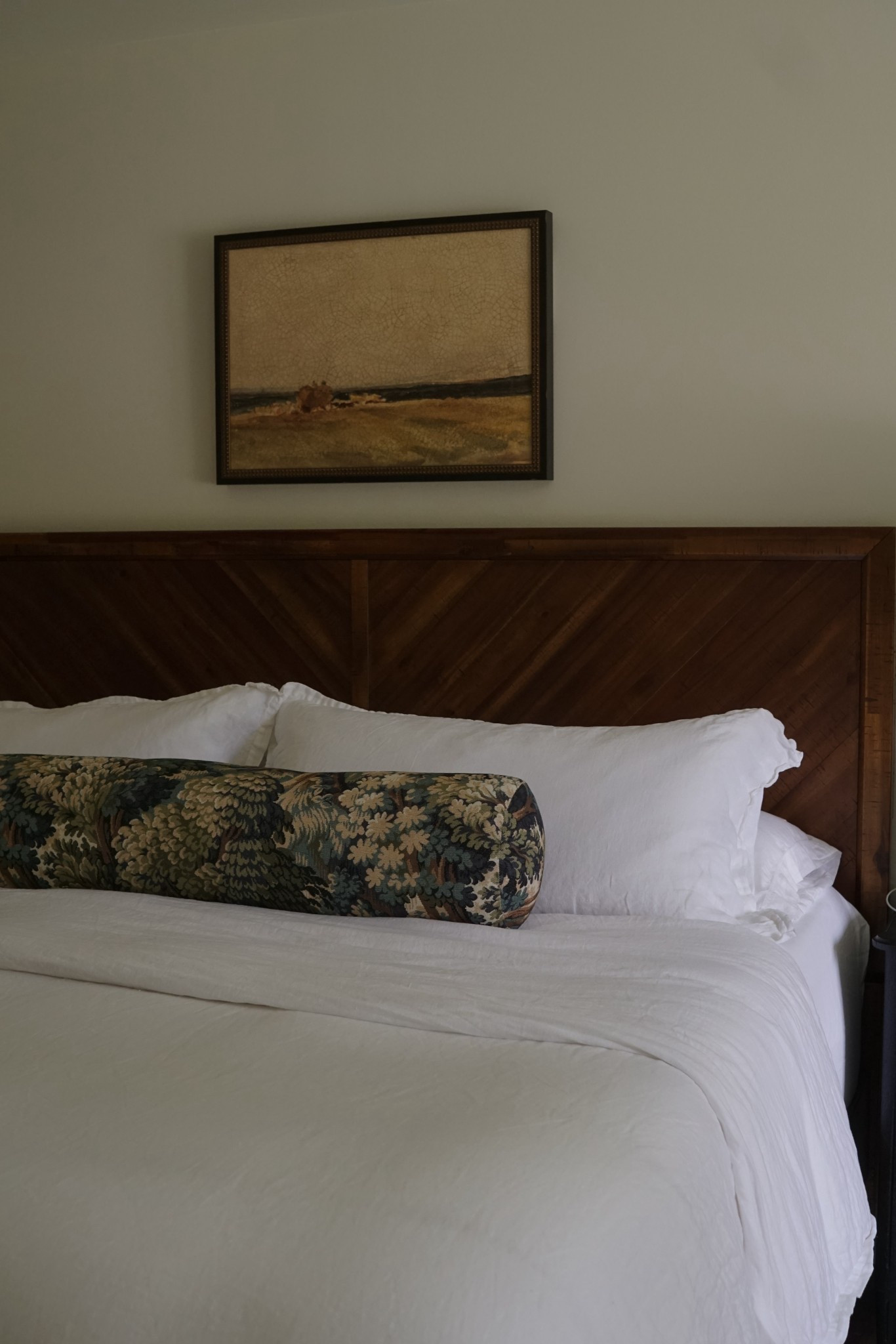 Classic white bedding is my favorite 🤎

#LTKHome #LTKStyleTip