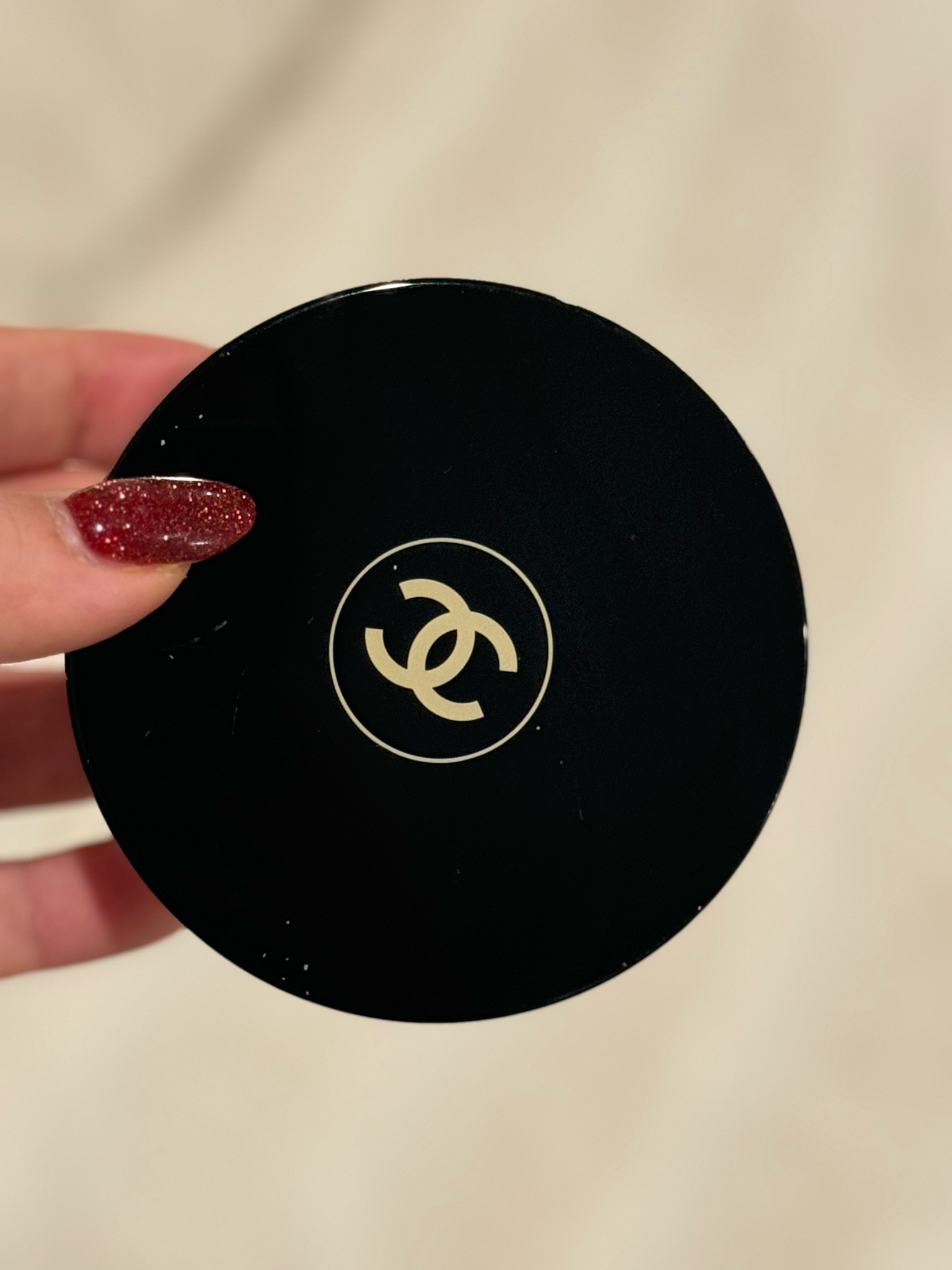 The best bronzer on the market. First off, it’s HUGE! Will last you for years lol second, it’s creamy- soooo easy to blend and does not look cakey.. & third, the colors are so warm to the skin that it looks natural! Truly a fav! I don’t think illl ever switch! 