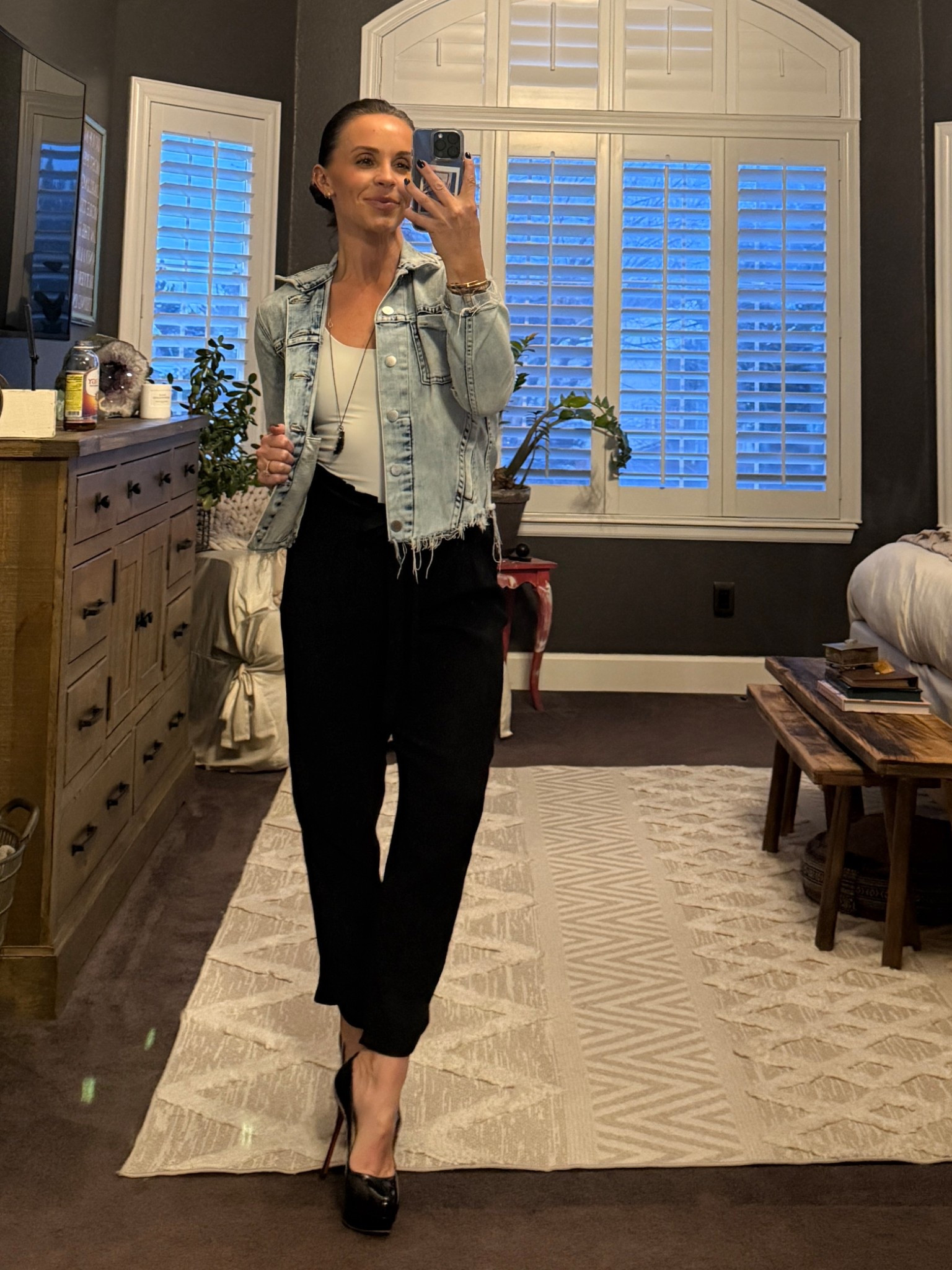 girls night means tuxedo pants 🖤

#LTKPetite #LTKgrwm #LTKvlog