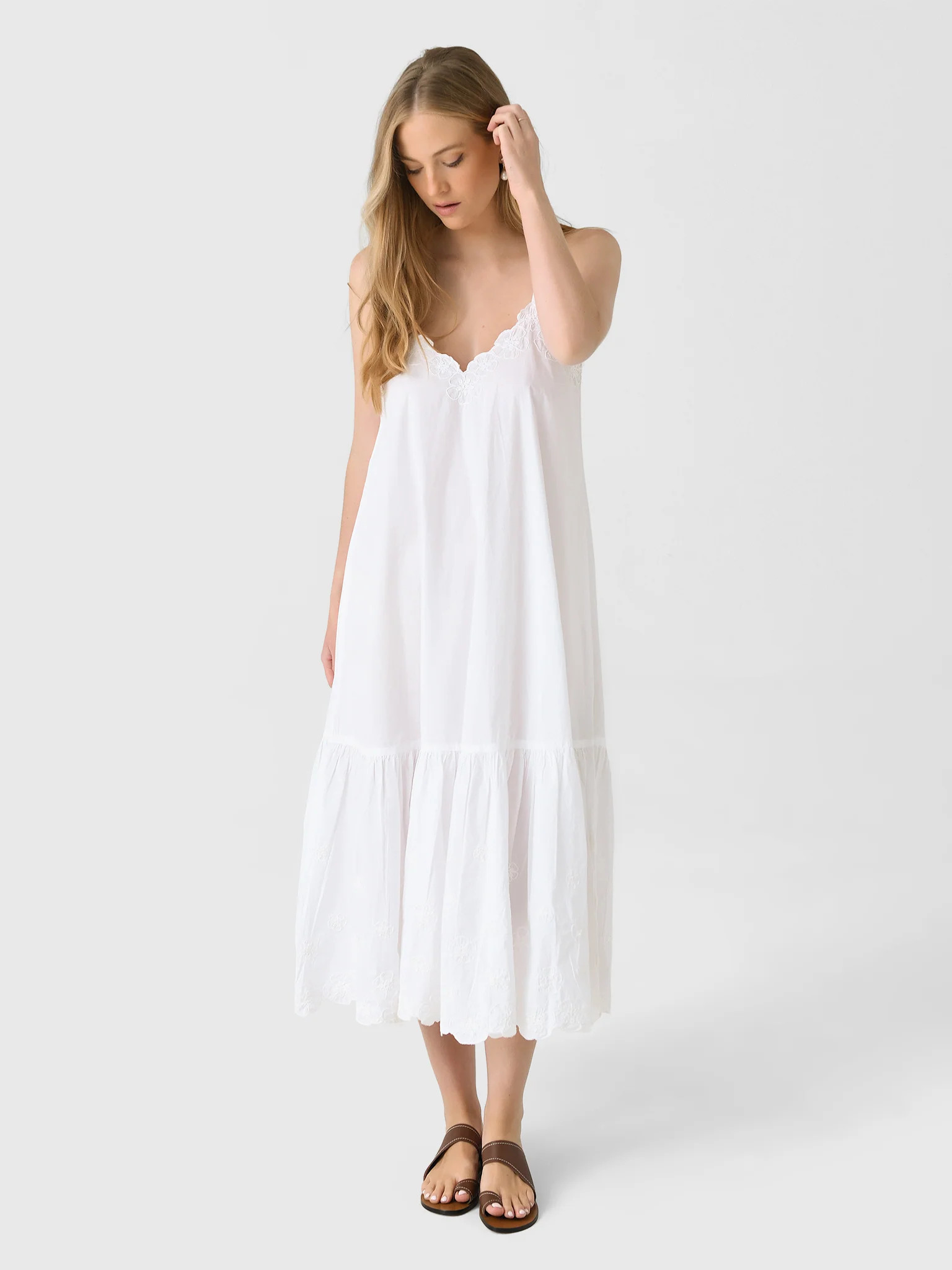 JULIET DUNN
                      
                     Women's Poplin V-Neck Embroidered Midi Dr... | Saint Bernard