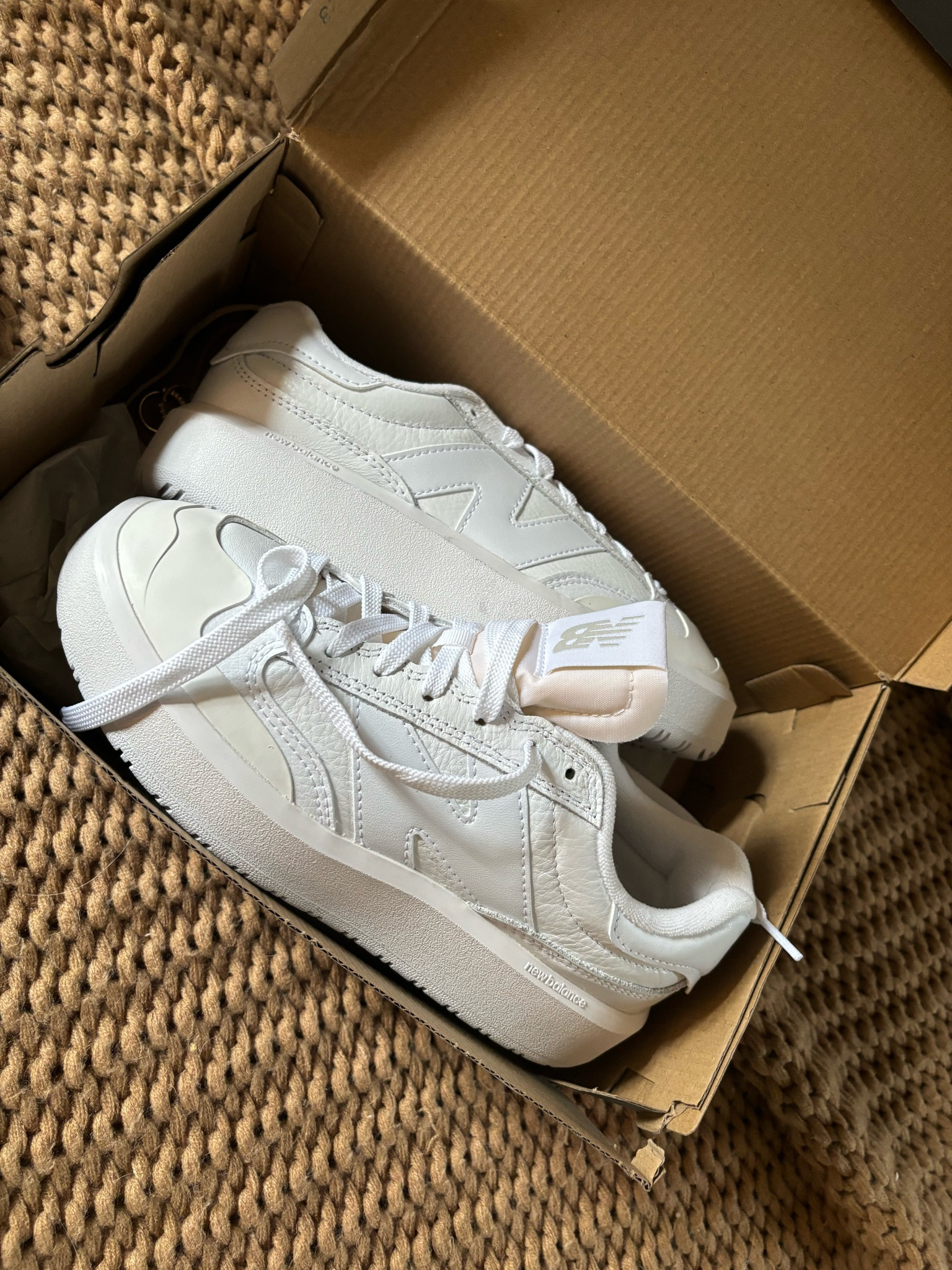 Basic White Sneaker
Spring Basic 
Capsule Wardrobe Necessitates 
True to size 

#LTKfindsunder100