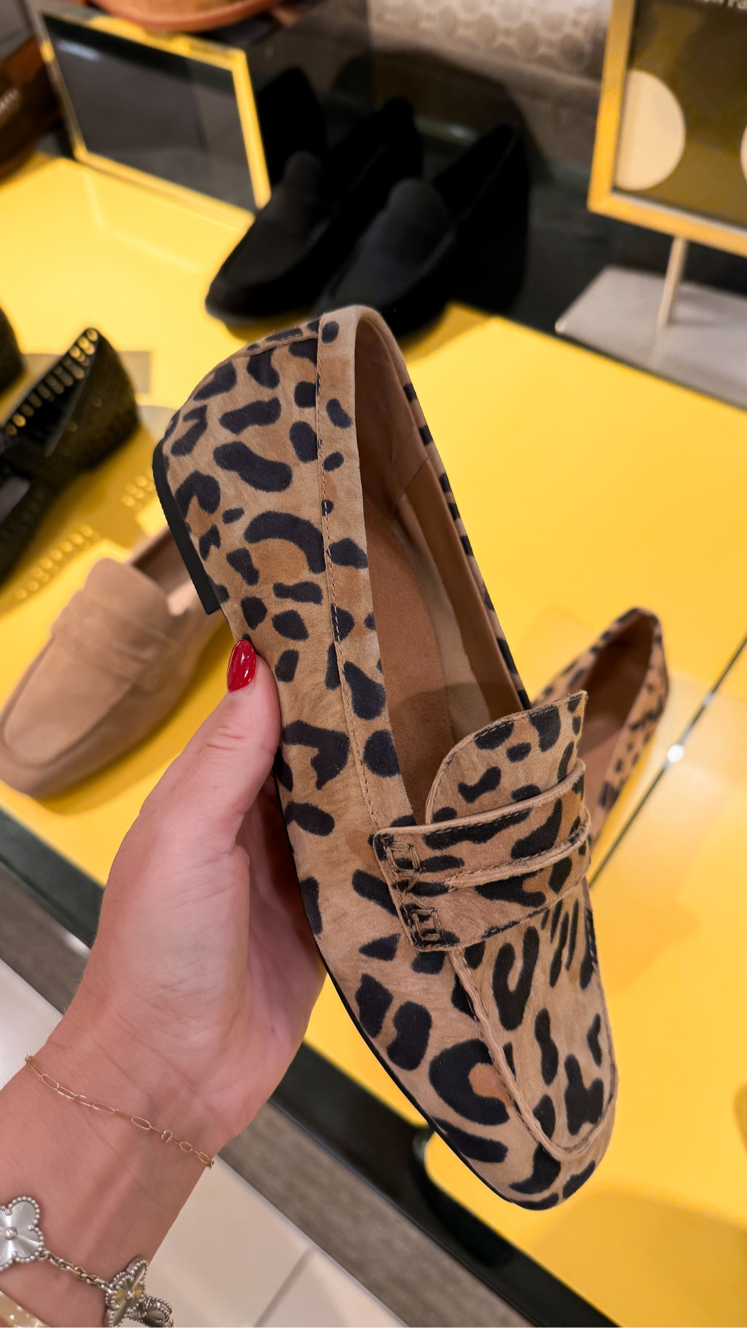 I cannot believe these are still fully stocked on the Nordstrom sale! Go true to size, they are crazy, comfortable, and have arch support!

#LTKSaleAlert #LTKOver40 #LTKPetite