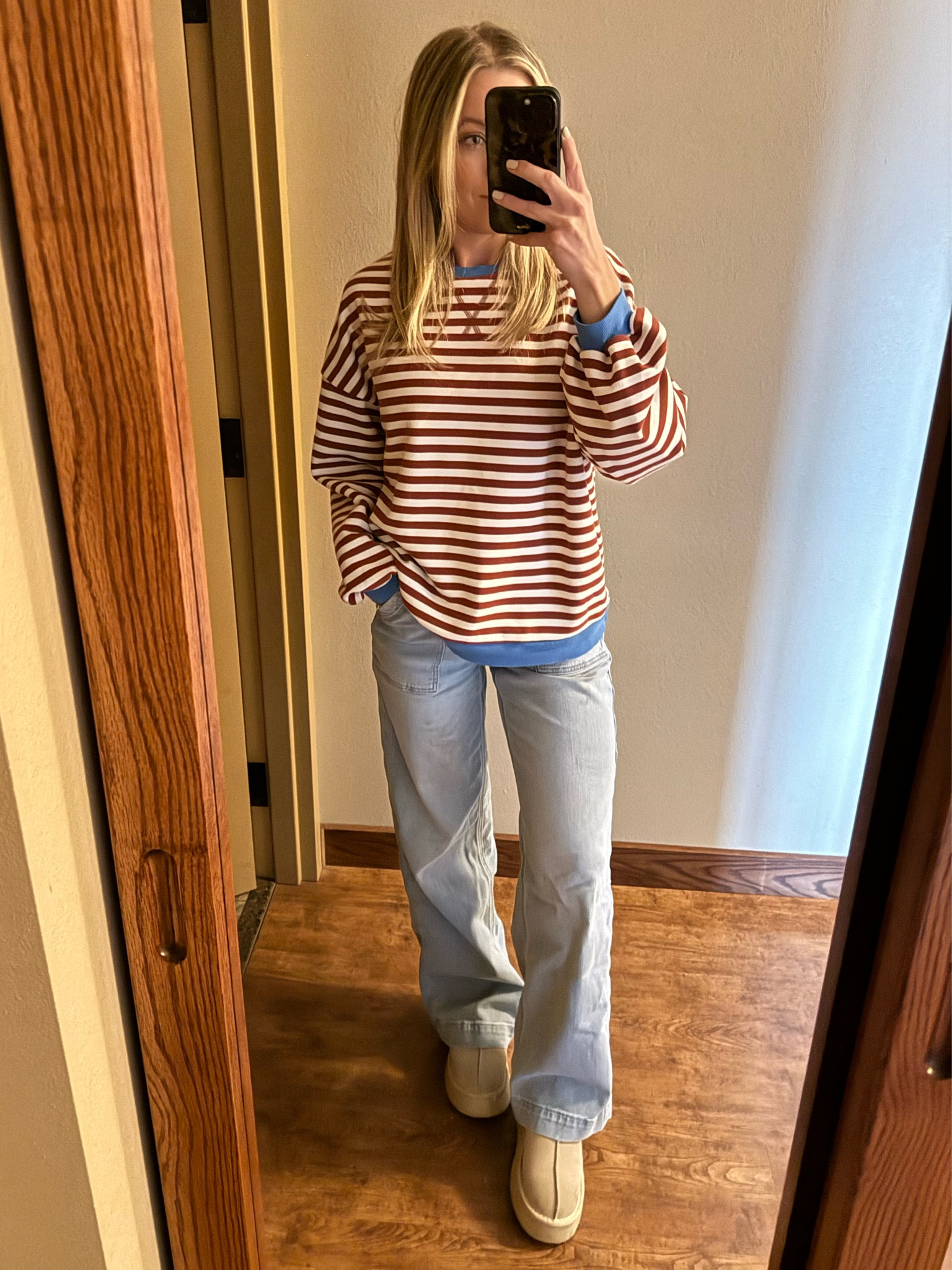 Comfy casual fall outfit - been living in this top &  buttery jeans 

#LTKSaleAlert #LTKFindsUnder50 #LTKStyleTip