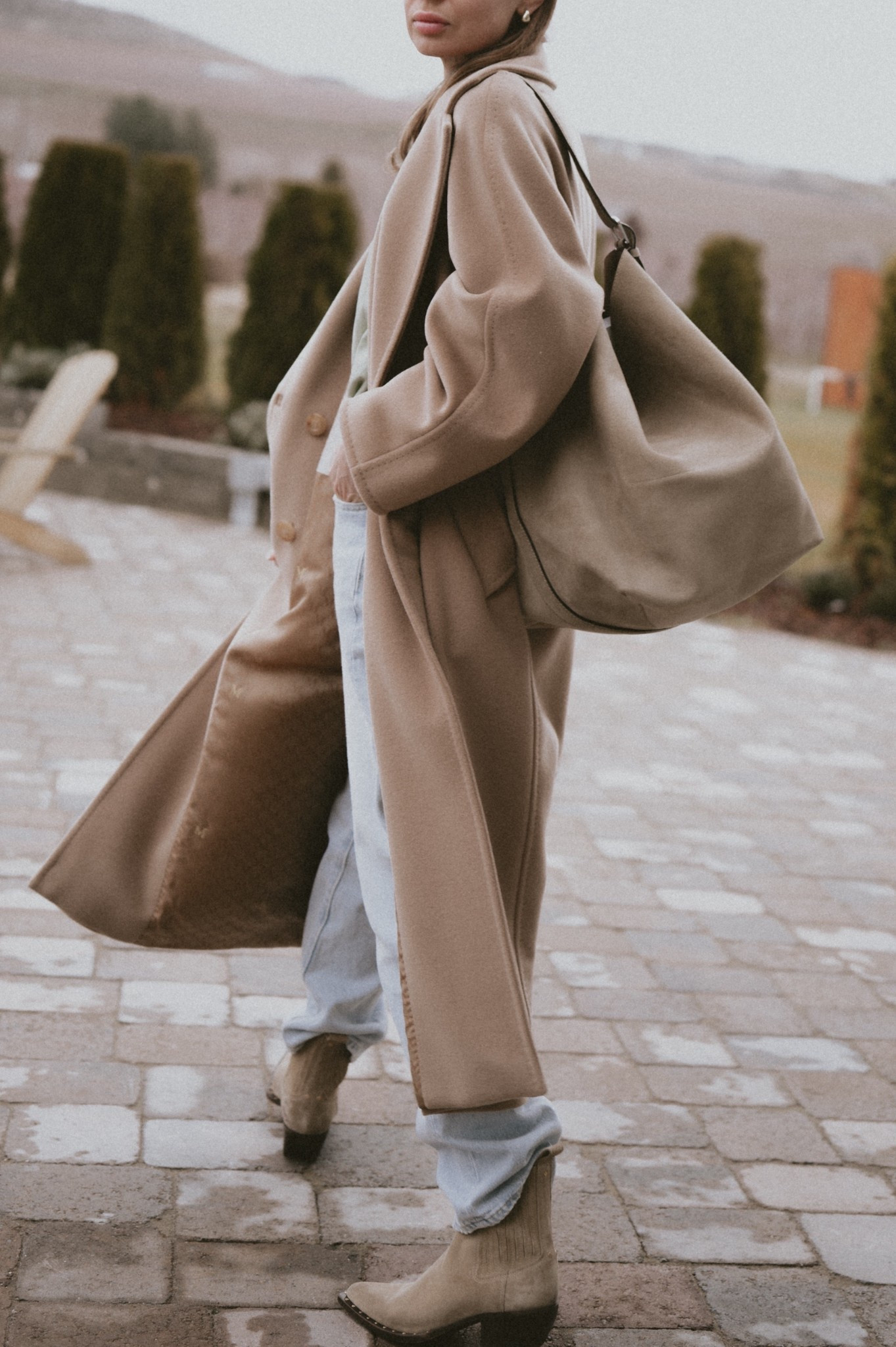 My Early Spring essentials:
@Levi's 501 straight leg jeans 
Max Mara 101801 Madame coat
Toteme Belted tote 
Ankle boots (mine are Golden Goose Debbie boots). 

#LTKSeasonal #LTKootd
