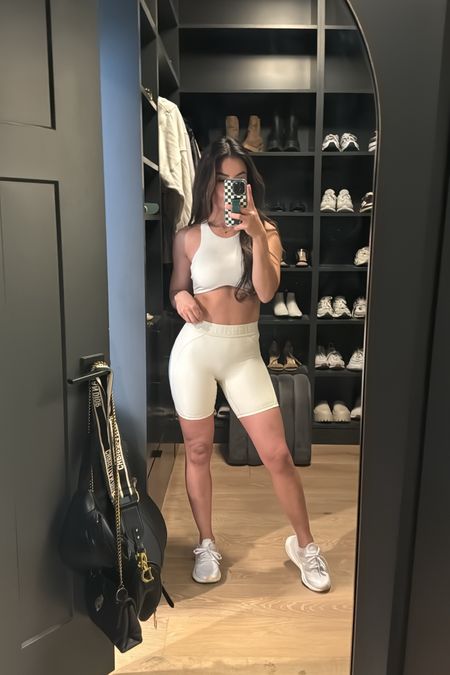 The all white set you NEED. It’s more of a cream/off white. Don’t think it’s squat proof 🙈 but it’s freaking cute! I’ll wear it everyday but leg day lol. 🤍

#LTKfitness #LTKfindsunder100 #LTKfindsunder50