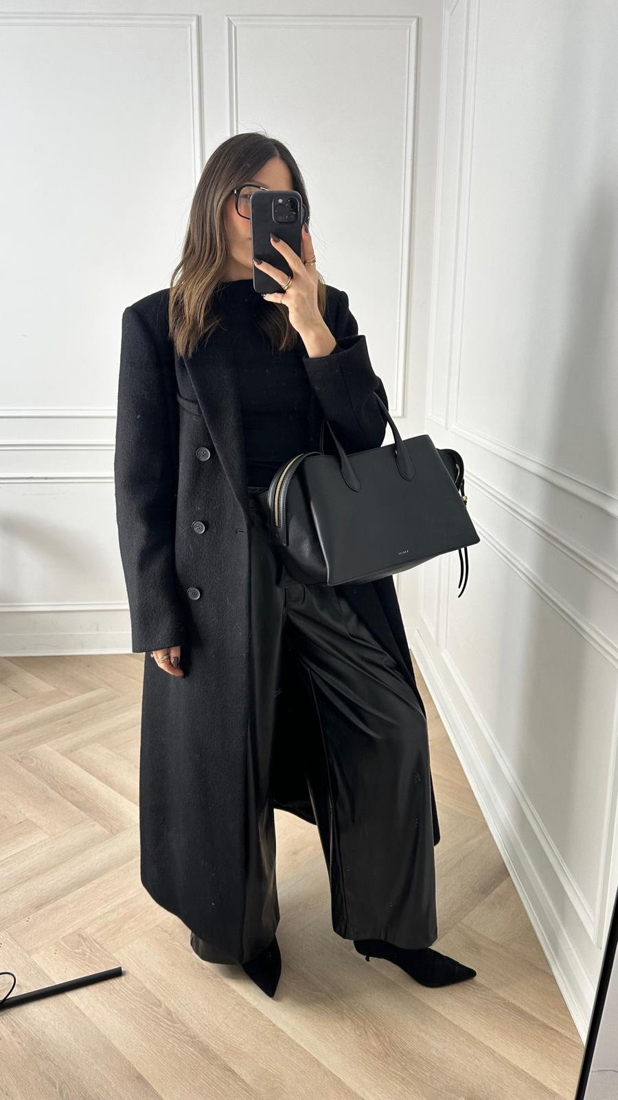 Oversized coat and leather trousers 🖤

#LTKCyberWeek #LTKstyletip #LTKwinter