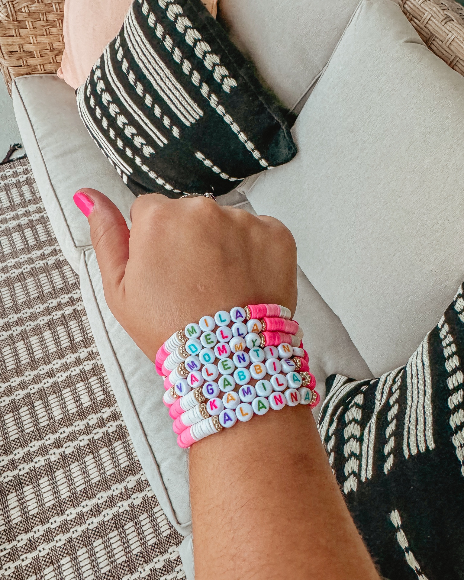 Sit Barbie bracelet perfect for party favors!

Barbie l Barbie birthday l birthday party l party favors l diy bracelet 

#LTKFindsUnder50 #LTKKids
