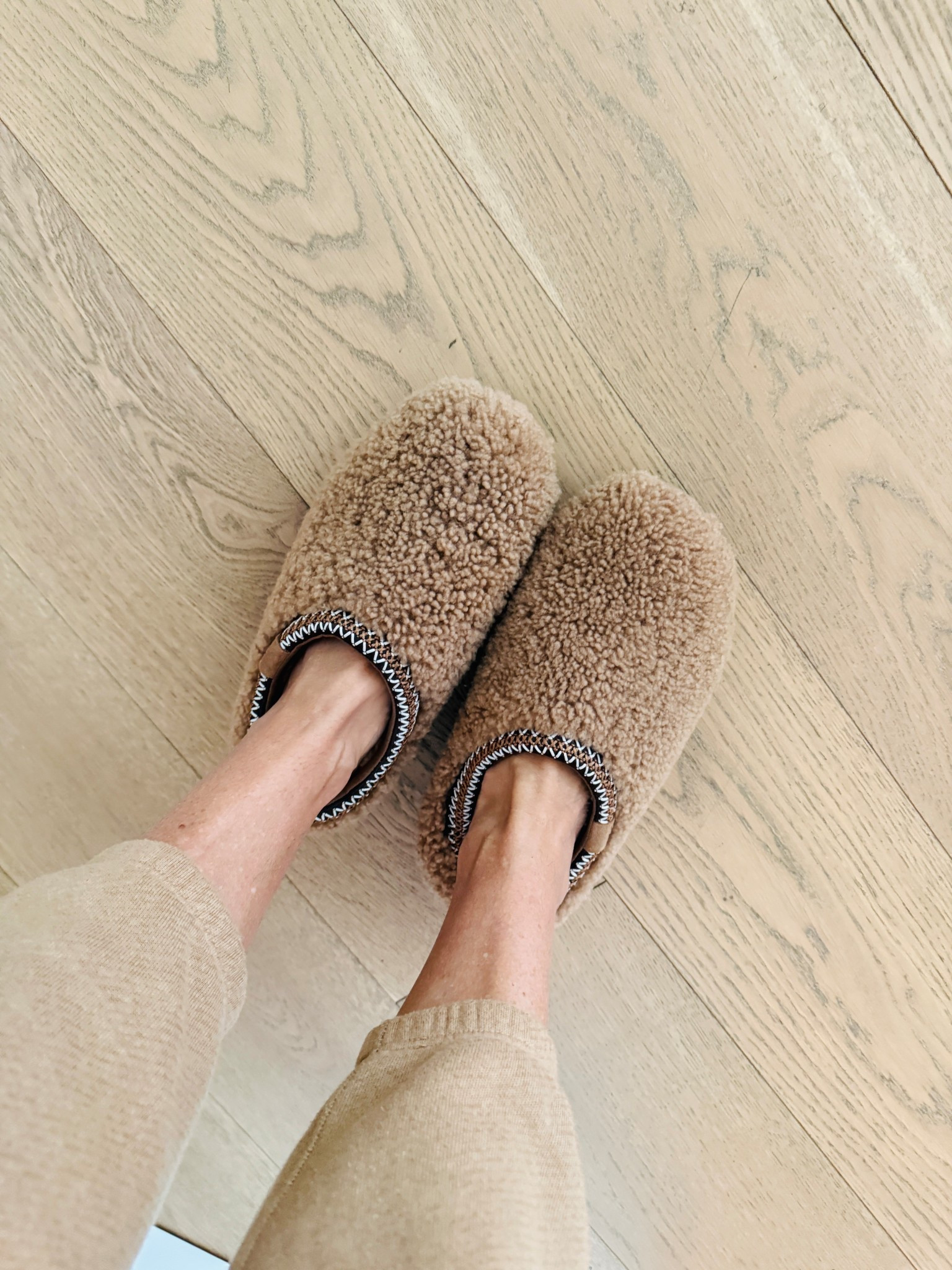 Hi meet my new house shoes 👋🏻

#LTKOver40 #LTKmomlife #LTKootd