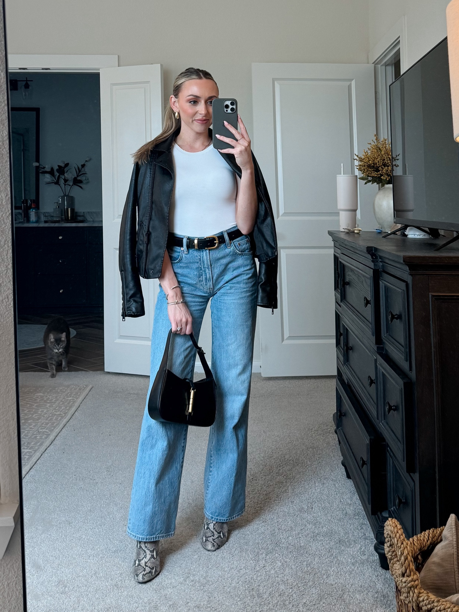 spring concert outfit 🖤

Spring outfit, white bodysuit, black leather jacket, denim, black purse

#LTKfindsunder100 #LTKSeasonal