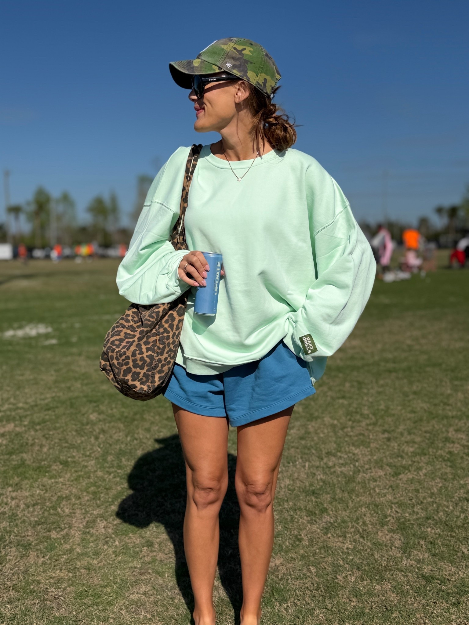 Mom uniform

#LTKSeasonal #LTKOver40 #LTKdayinmylife