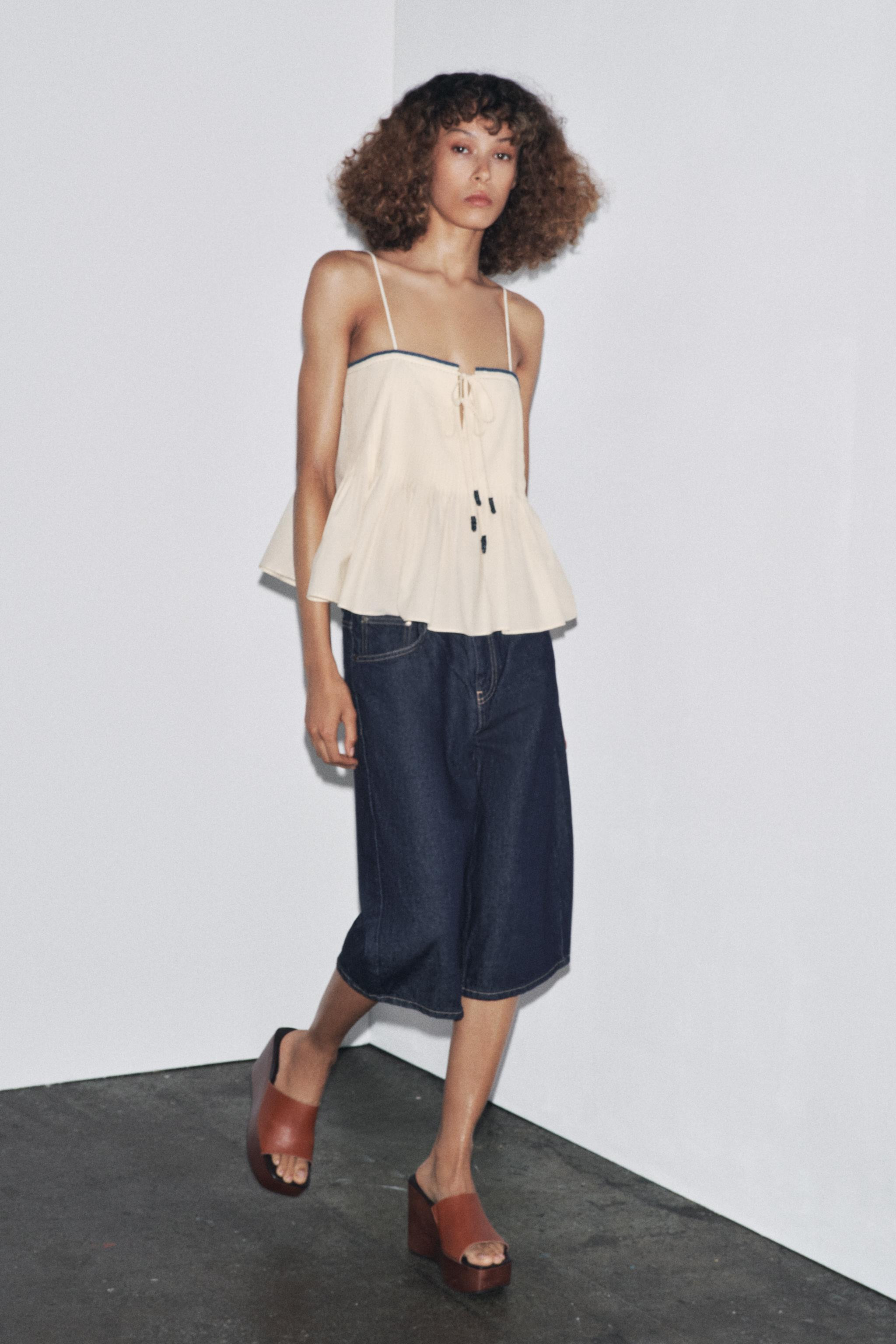TOP WITH CONTRAST PIPING ZW COLLECTION | Zara US