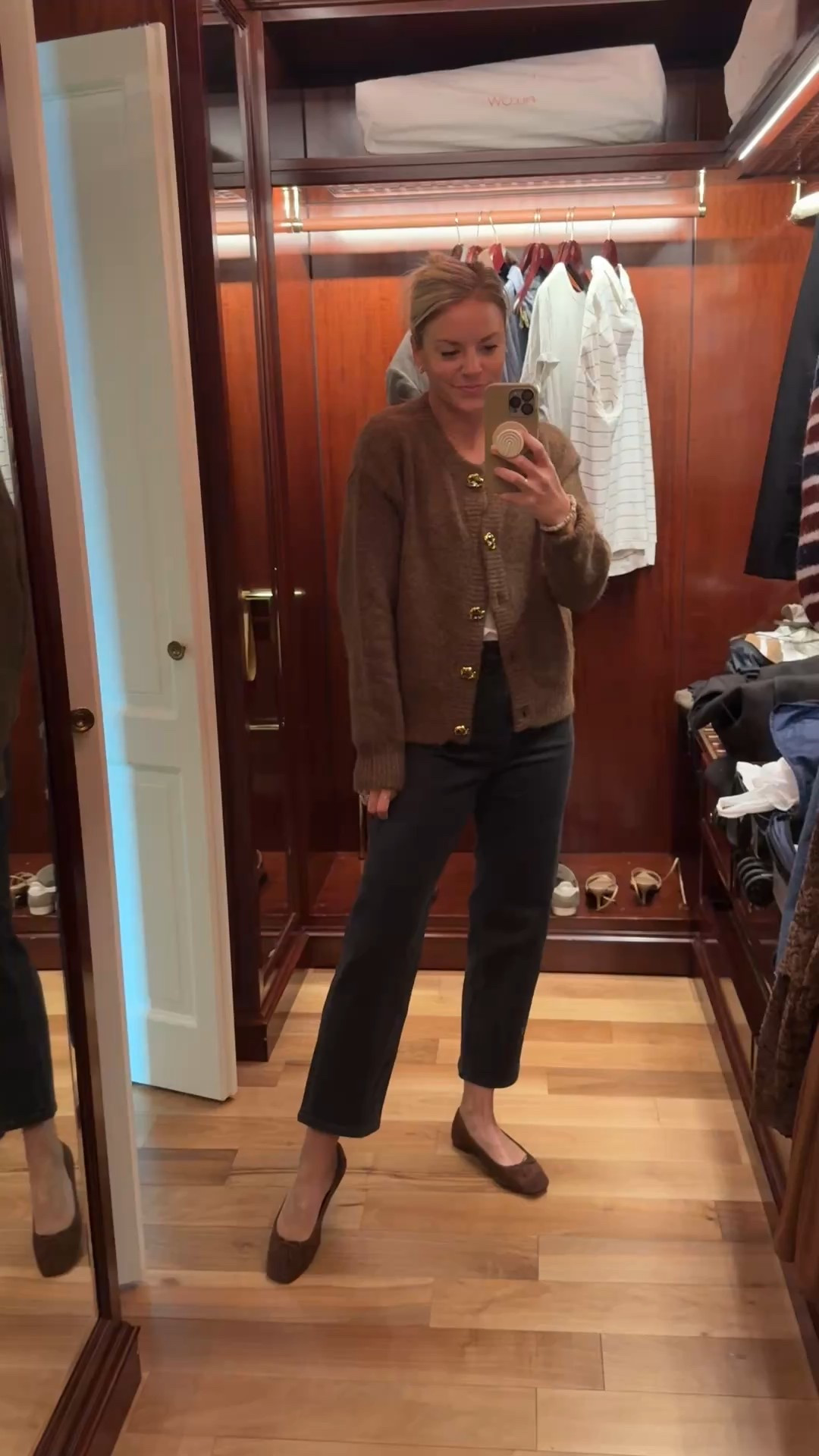 Lake Como, Italy Day 3 outfit 
-medium cardigan, sized up 1
-26R jeans, tts 
-flats tts 

#LTKStyleTip