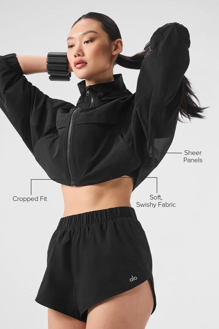 Cropped Playmaker Jacket - Black | Alo Yoga (US)