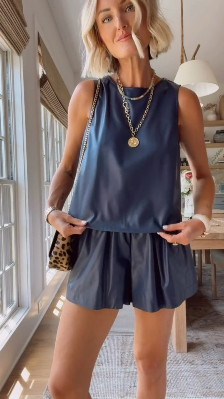 This matching set is so versatile! You could style this for gameday, a night out, a concert, etc.! Wearing XS.

Loverly Grey, Crosby, matching set

#LTKootd
