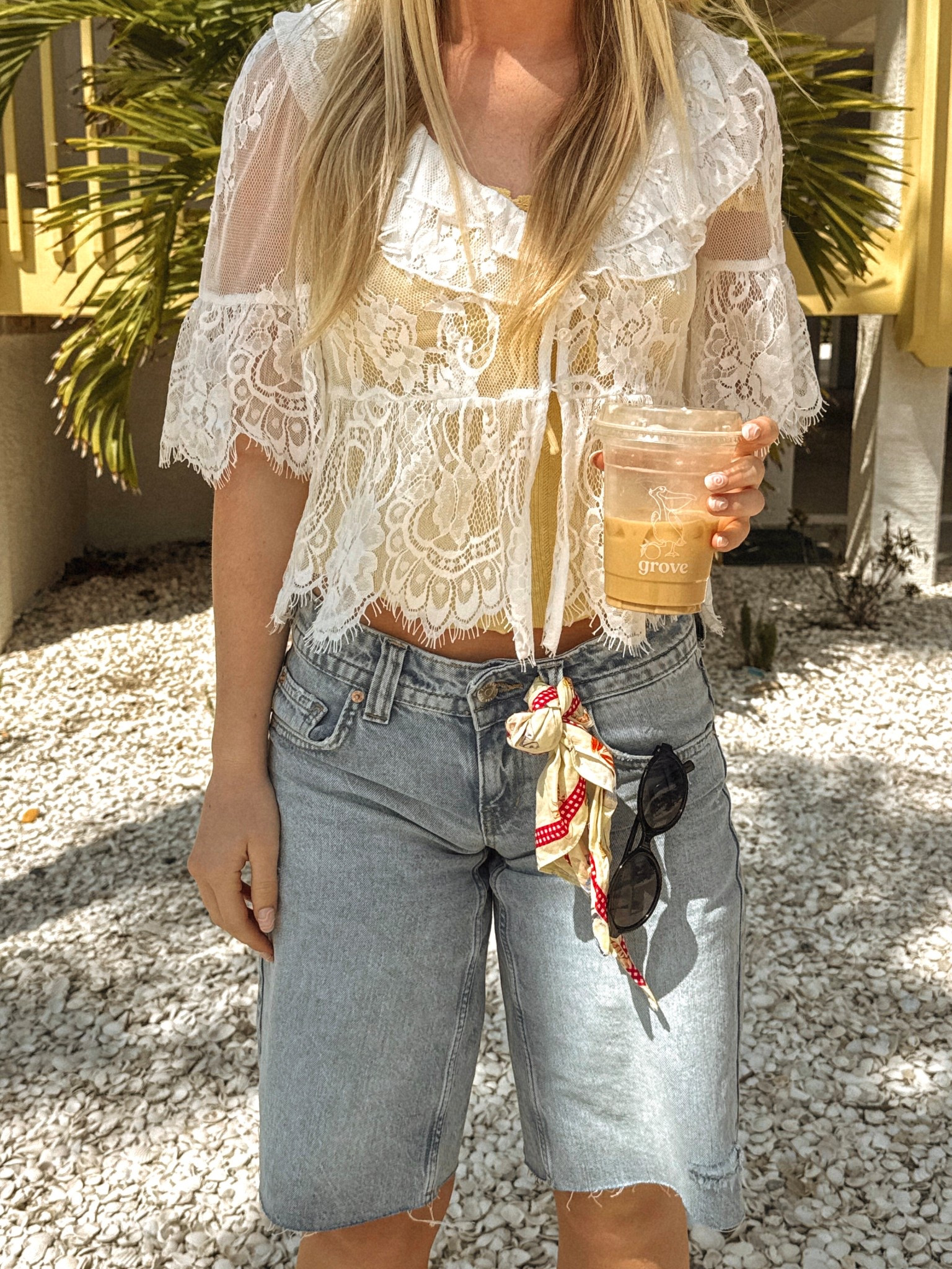 can't find a link for the white top :( but it's from urban!