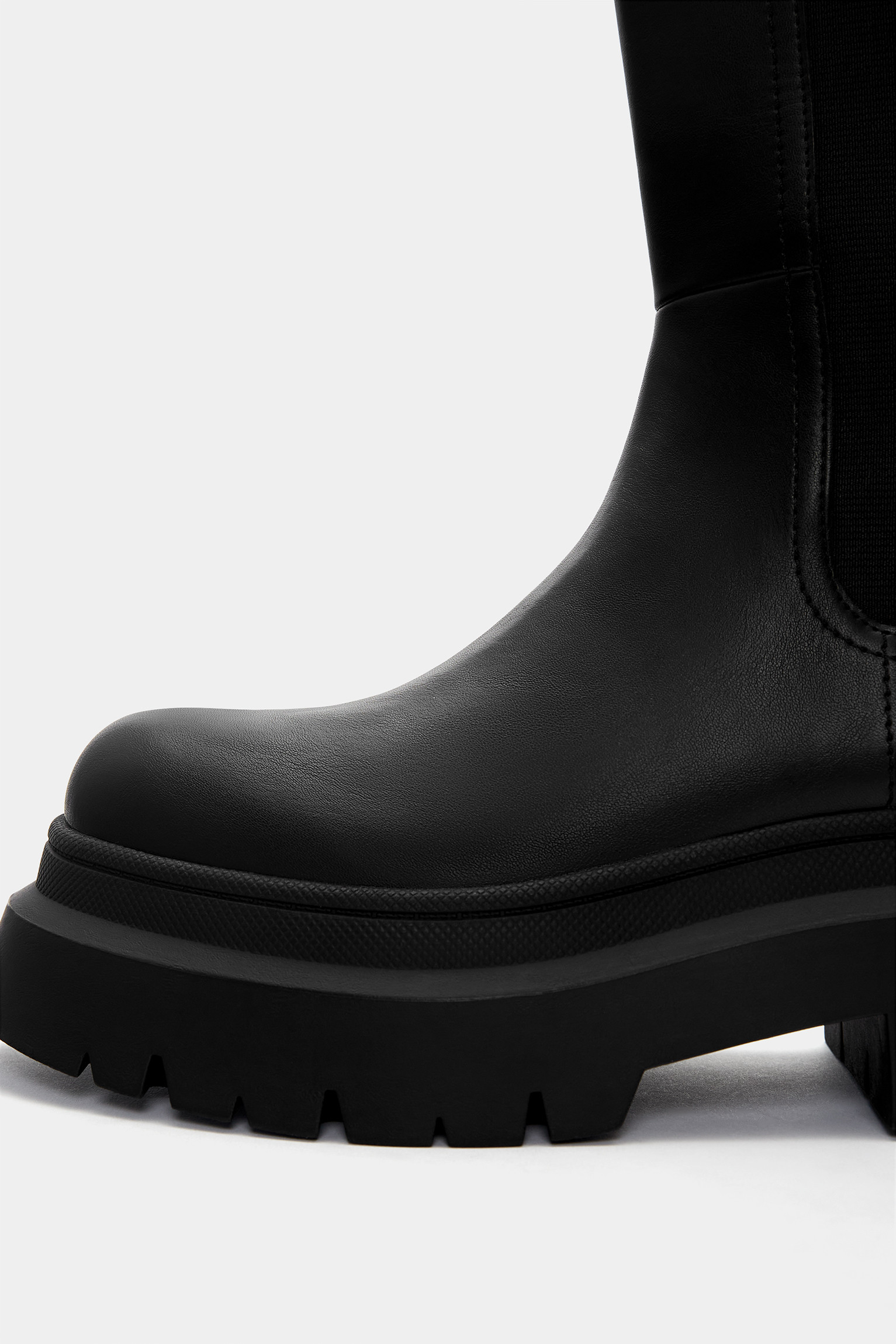 Flat track sole boots | PULL and BEAR UK