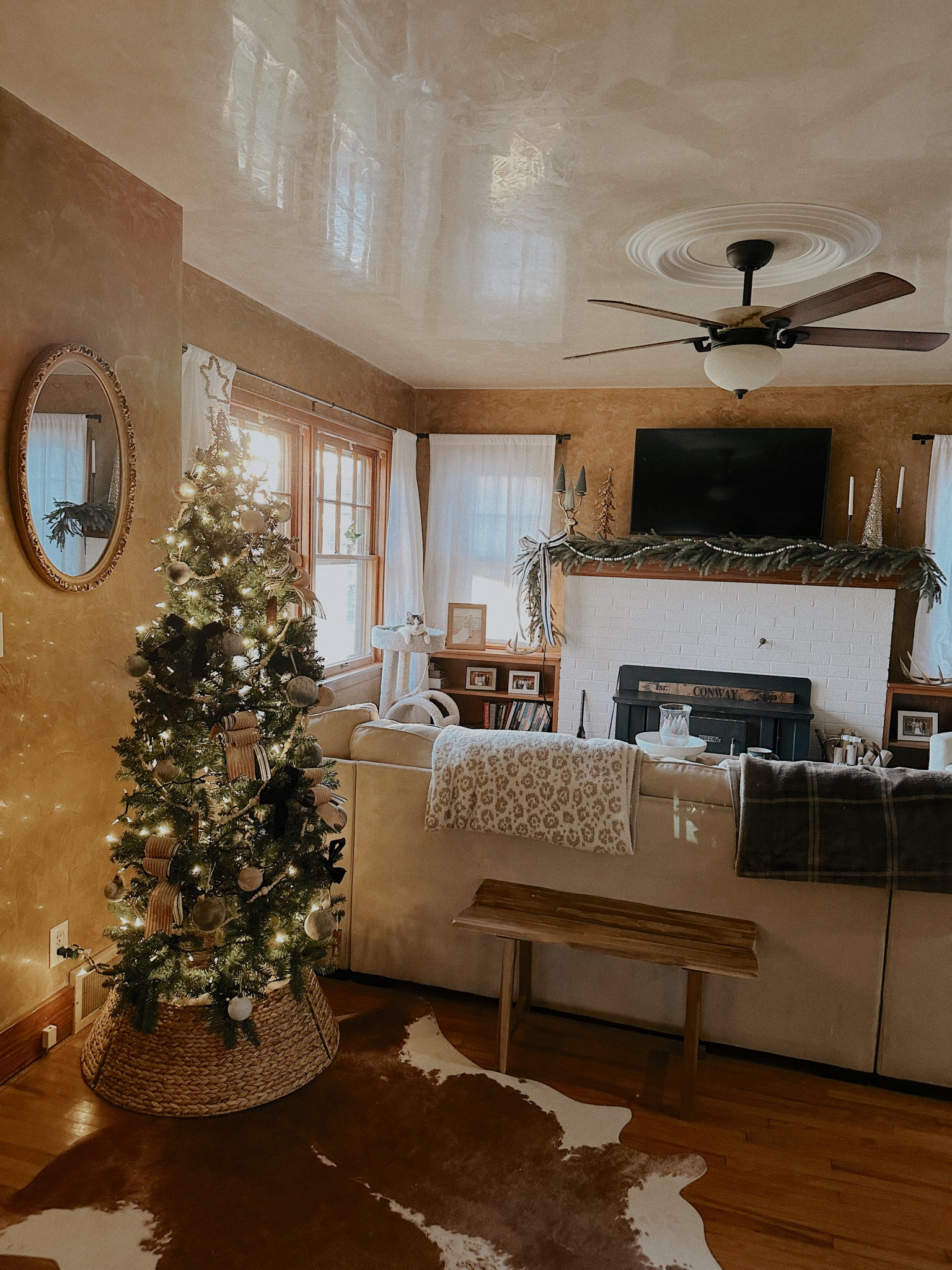 christmas living room🎄❤️

#LTKSeasonal #LTKHoliday #LTKhome