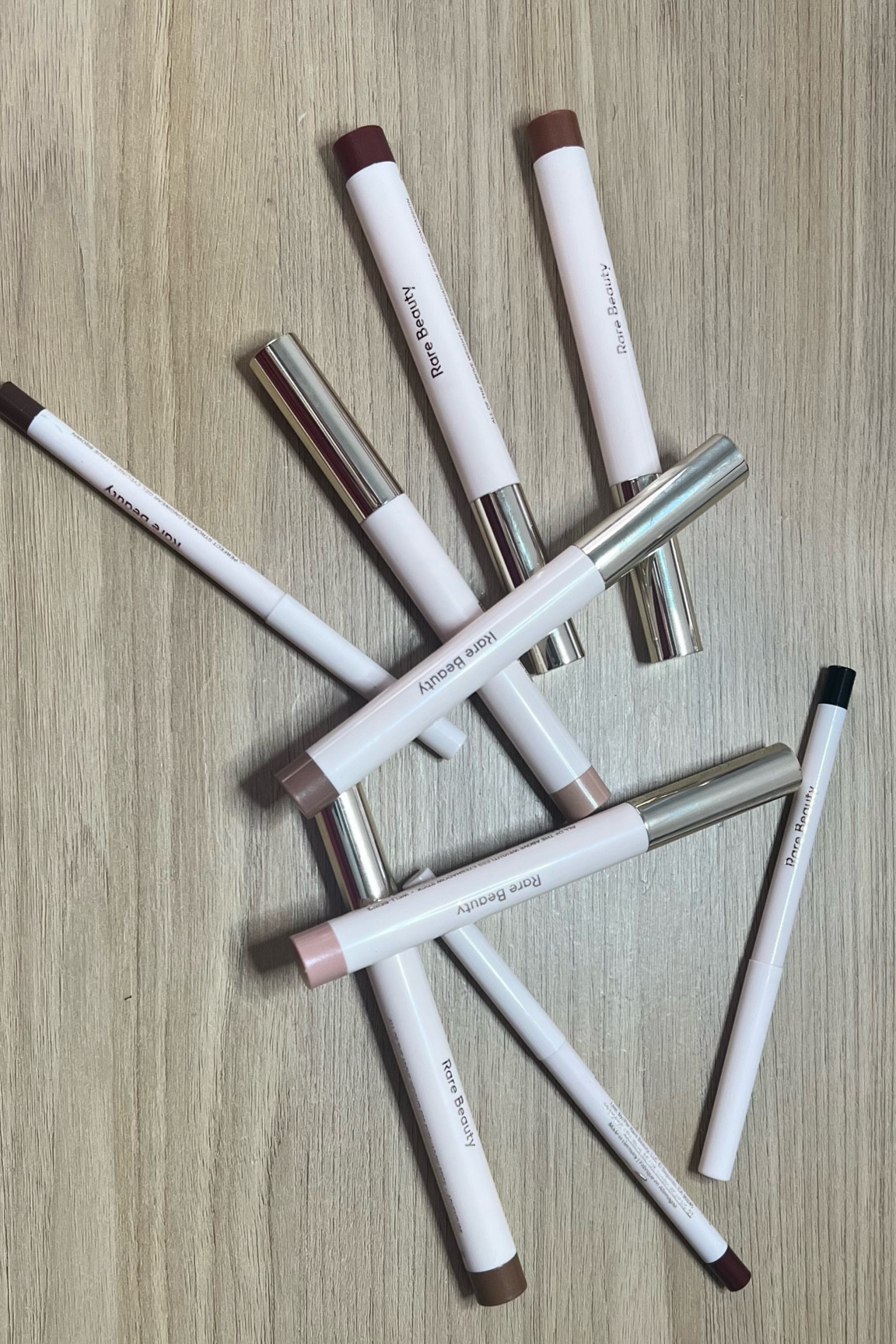 novos itens de #rarebeauty! 6 cores de sombra em bastão e 3 cores do delineador! ultra duração, tô amandooo 

#LTKbrasil #LTKFind #LTKbeauty