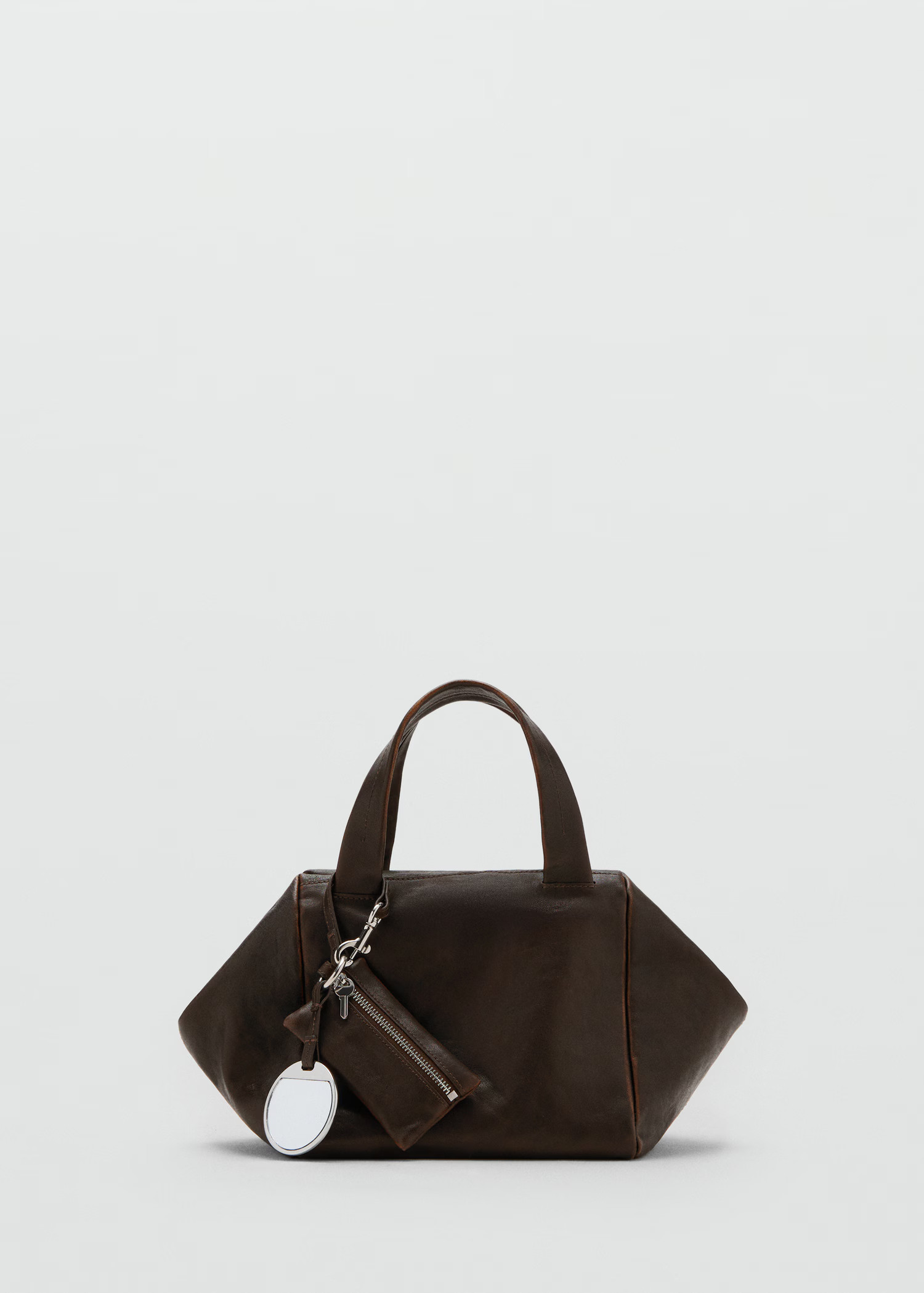 Leather clutch bag with charms | Mango (US/MX/AU)