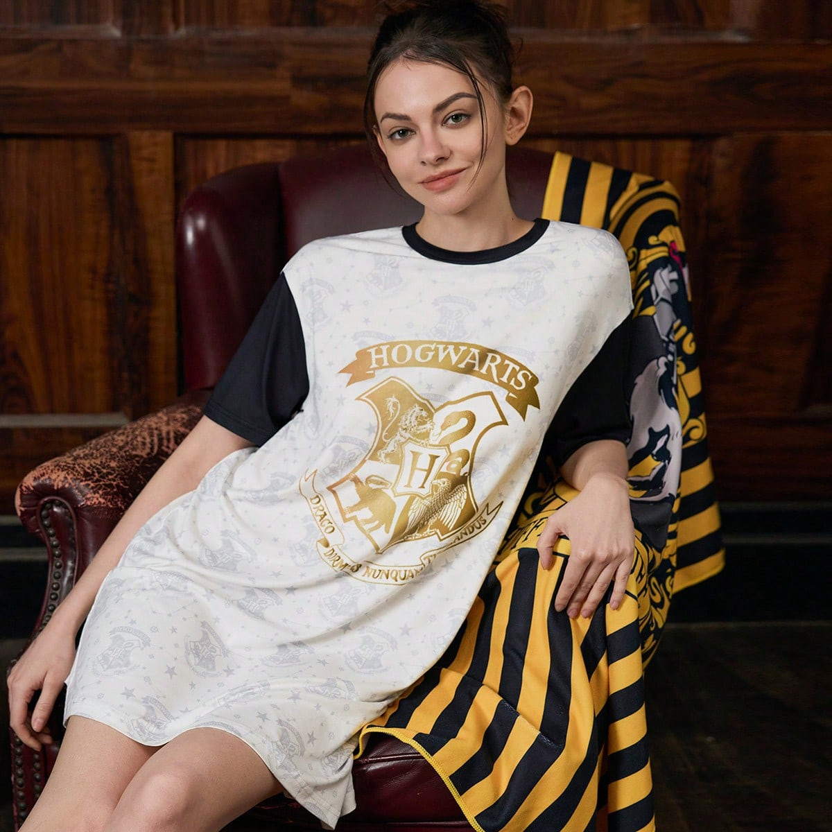 HARRY POTTER X SHEIN Vestito Da Notte Estivo Comodo Da Donna Con Maniche A Contrasto, Scollo Rotondo, Grafica Con Stemma E Lettera, Manica Corta, Ampio | SHEIN