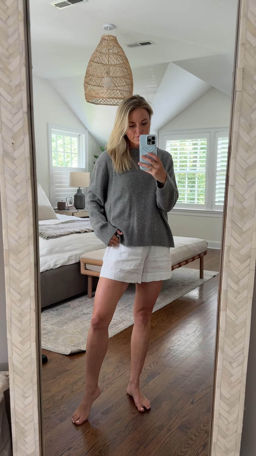 I’m still shocked at how good this cashmere sweater is for only $119! I reach for it all the time and wear it year round. Mine has held up so well and I own it in a few colors.
- I go tts/small in this sweater style
- small/tts linen shorts
@Quince  #quincepartner