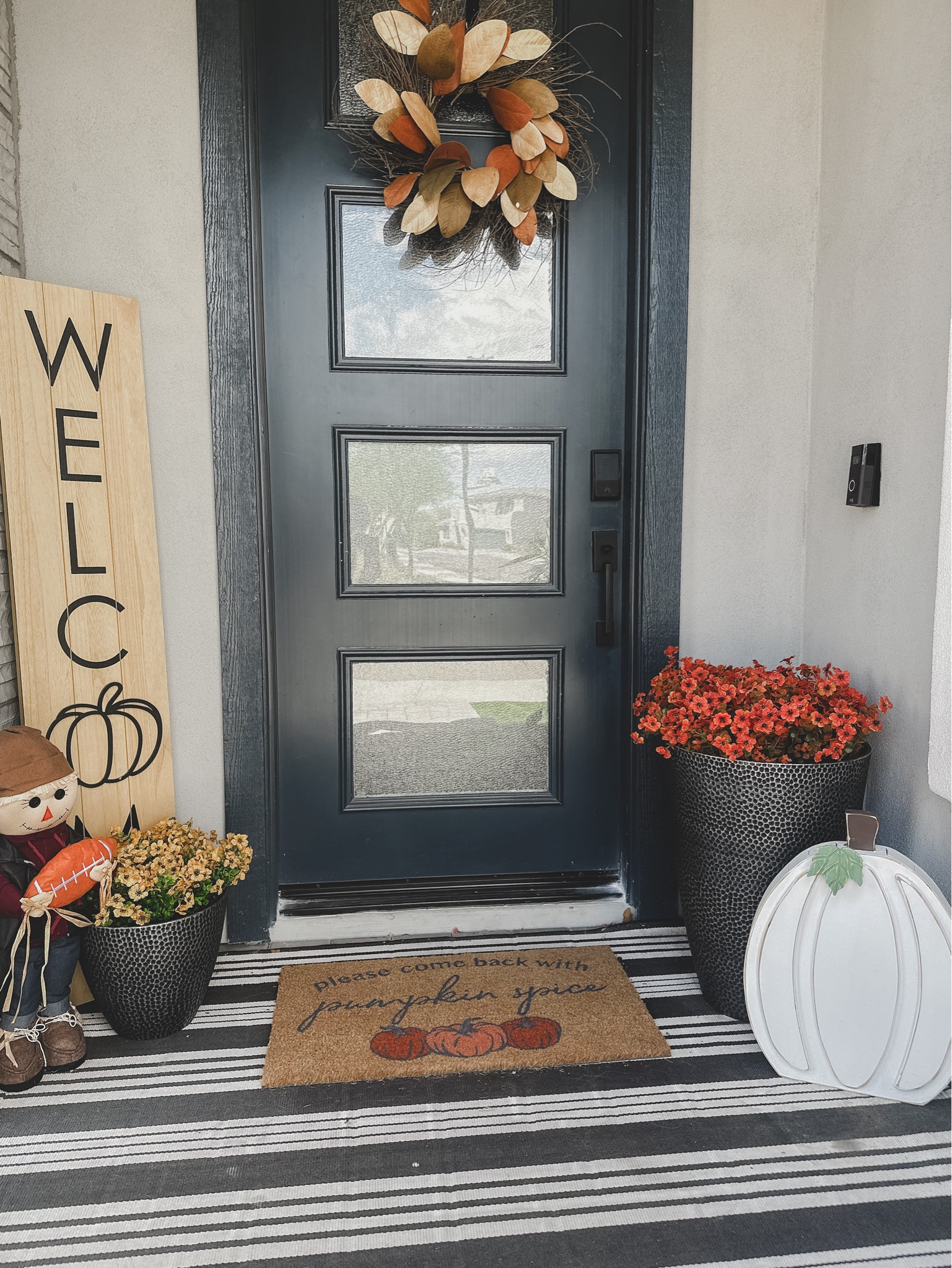 Fall Front Porch Inspo

#LTKFindsUnder50 #LTKFallSale #LTKHome