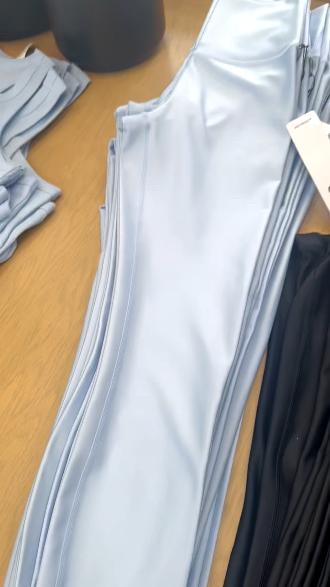 30% off sitewide at Alo! Your favorite leggings just got even better.

#AloYoga #Leggings #Athleisure #WorkoutStyle #YogaLife #FitnessFashion #BreathableComfort #EverydayAthleisure #SitewideSale #Activewear

#LTKCyberWeek #LTKActive #LTKGiftGuide