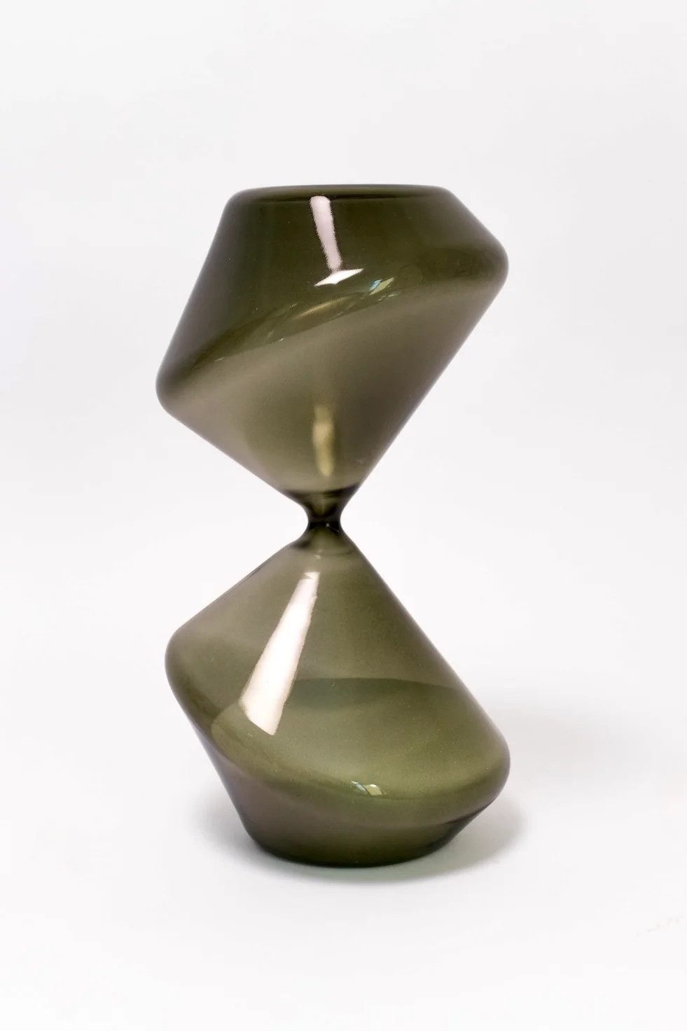 Smokey Hourglass | THELIFESTYLEDCO