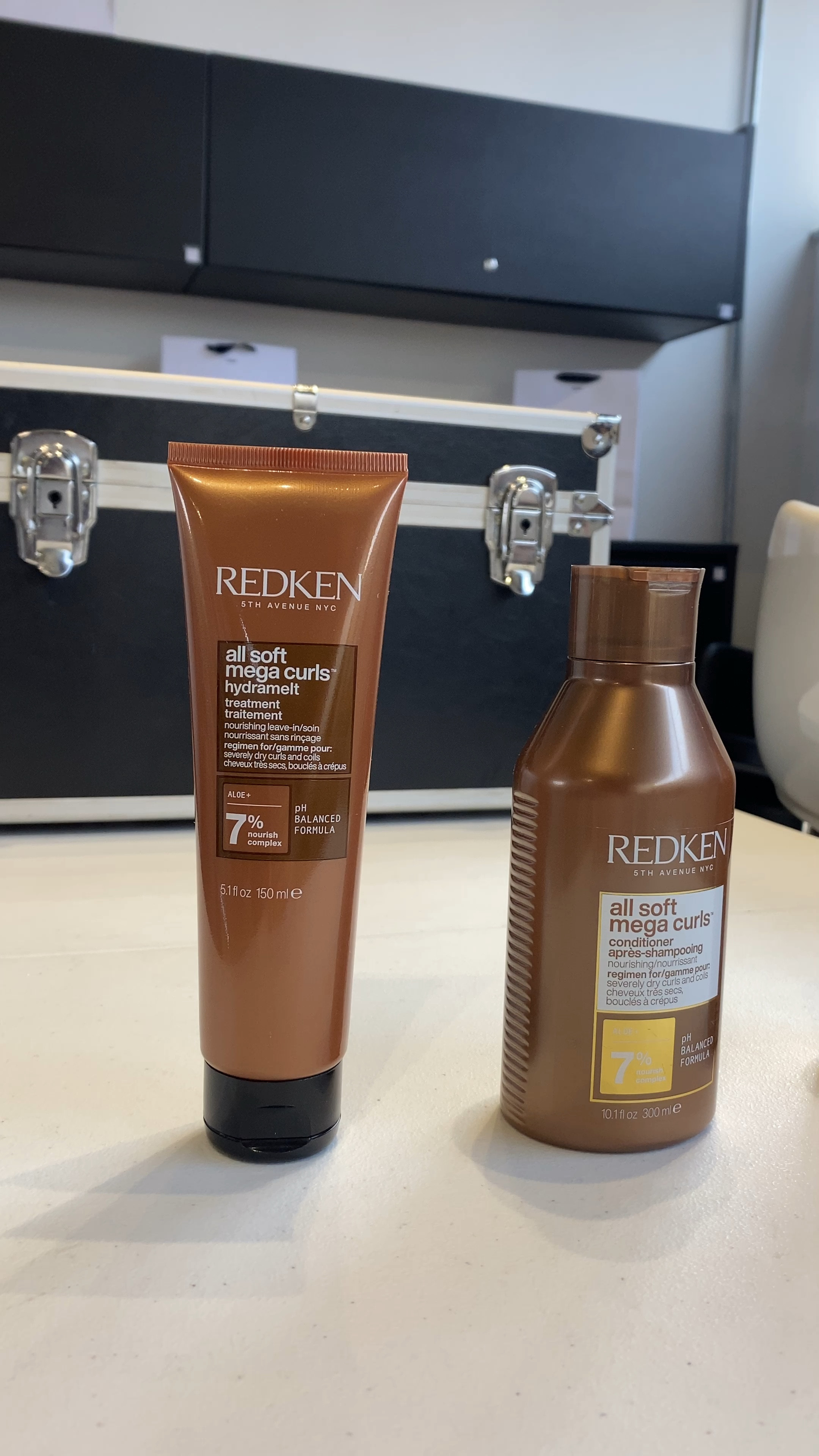 Lançamento REDKEN
Mega curls para cabelos com curvaturas 

Indicado para 3abc 4abc 
Muito nutritivo ❤️