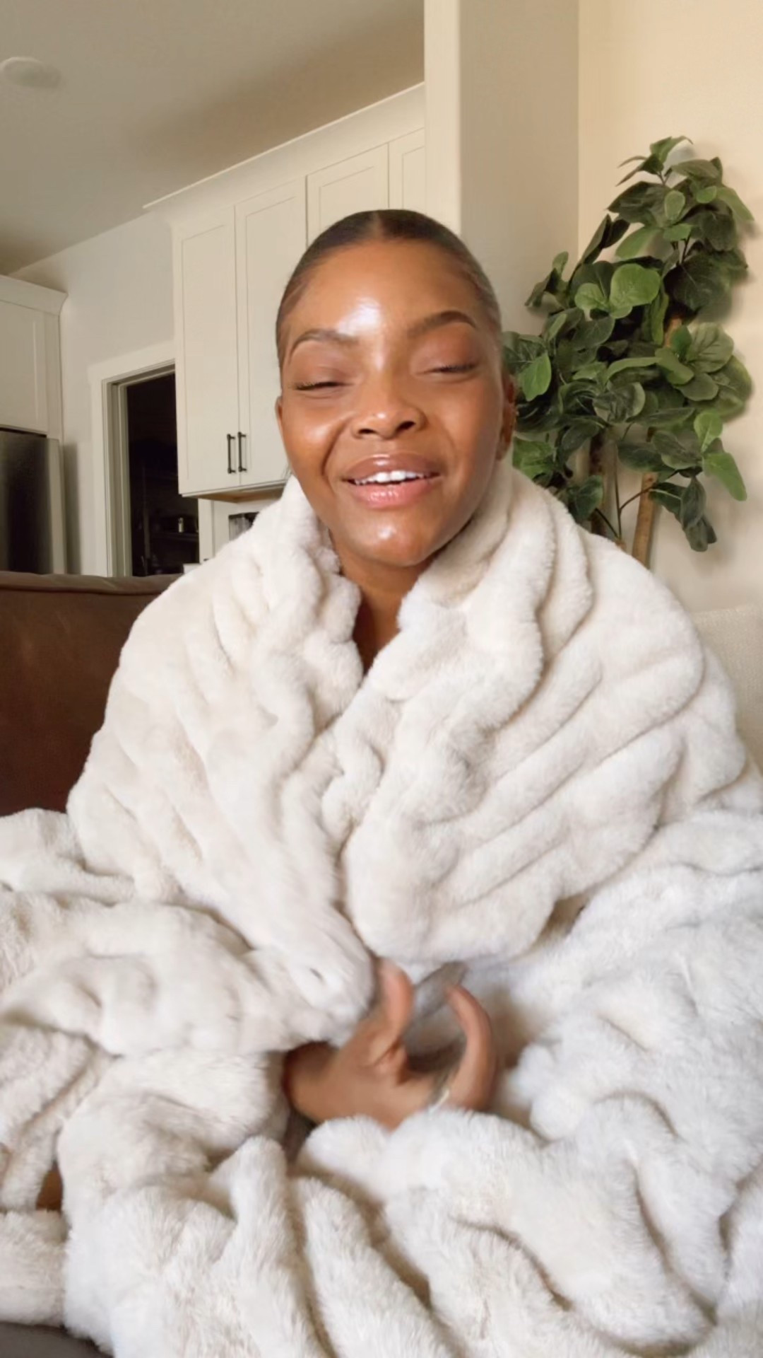 Early Access for Lola Blankets winter warehouse sale starts now. Use my code JASMINE45 sitewide. 

#LTKmorningroutine #LTKValentine #LTKselfcare