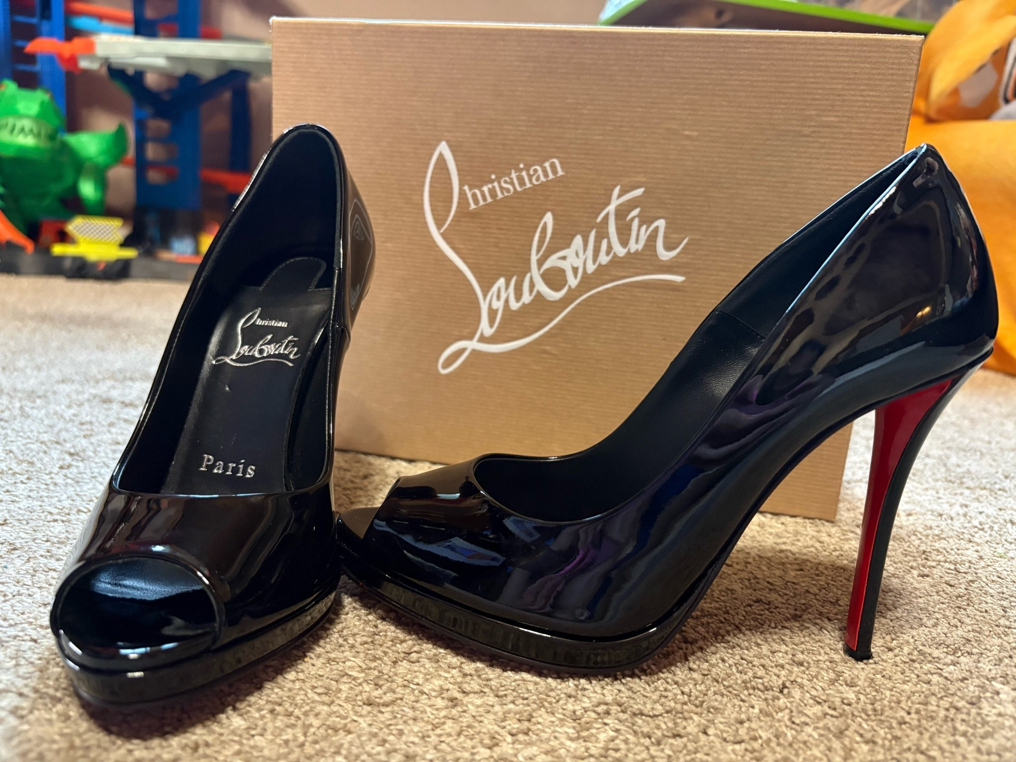 The Lady Z Peep Toe Pumps really match the hype! 👠

#louboutin #heels #redbottoms